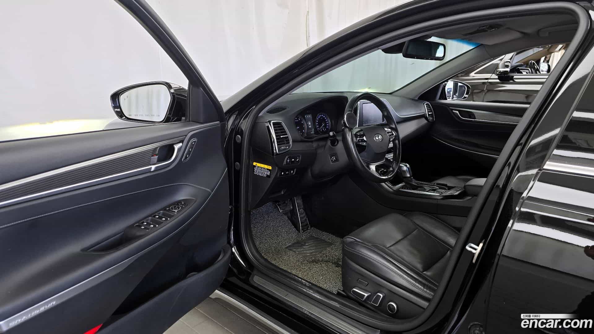 Grandeur Hyundai 2018.10-INNER-010