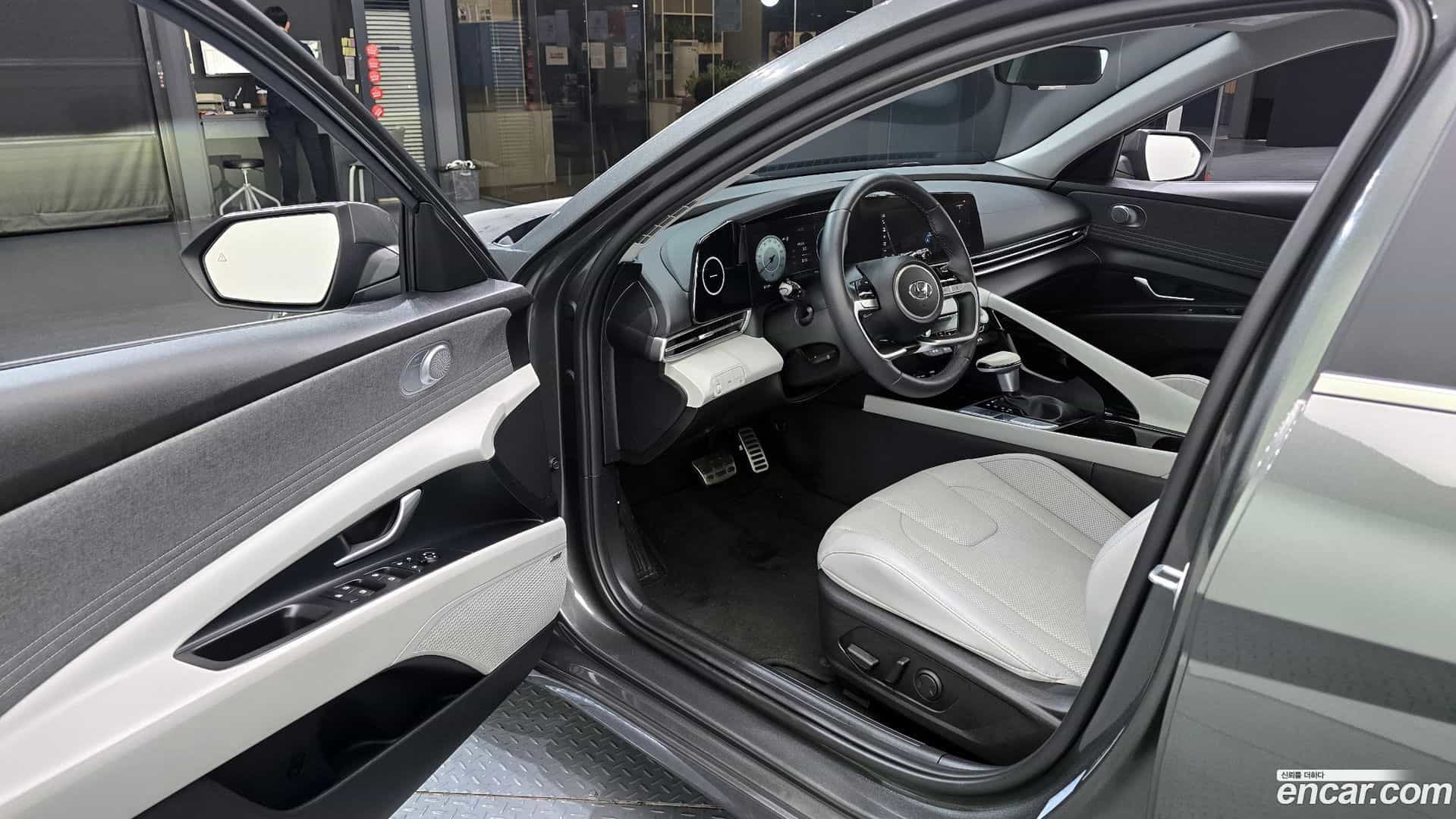 AVANTE Hyundai 2022.2-INNER-010
