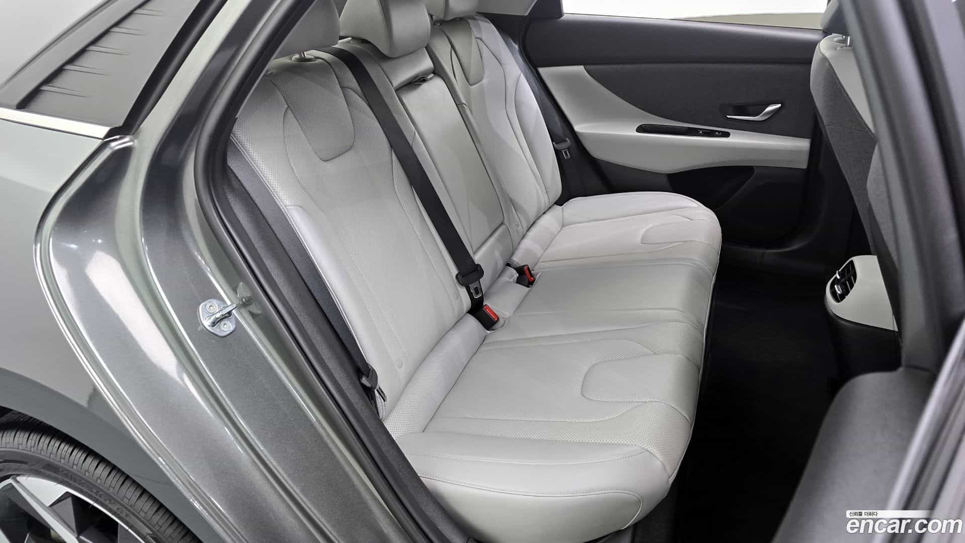 AVANTE Hyundai 2022.2-OPTION-015