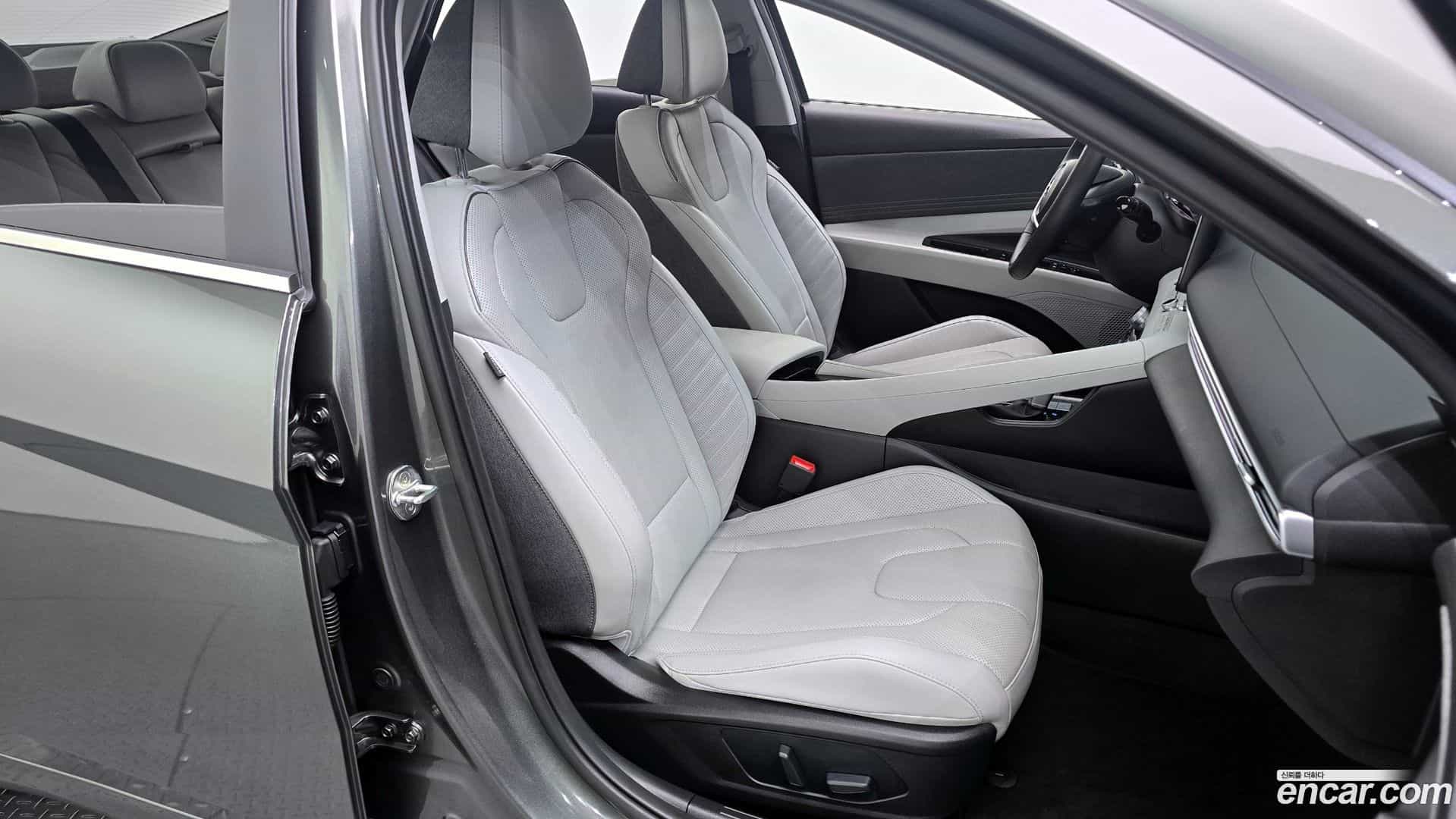 AVANTE Hyundai 2022.2-OPTION-016