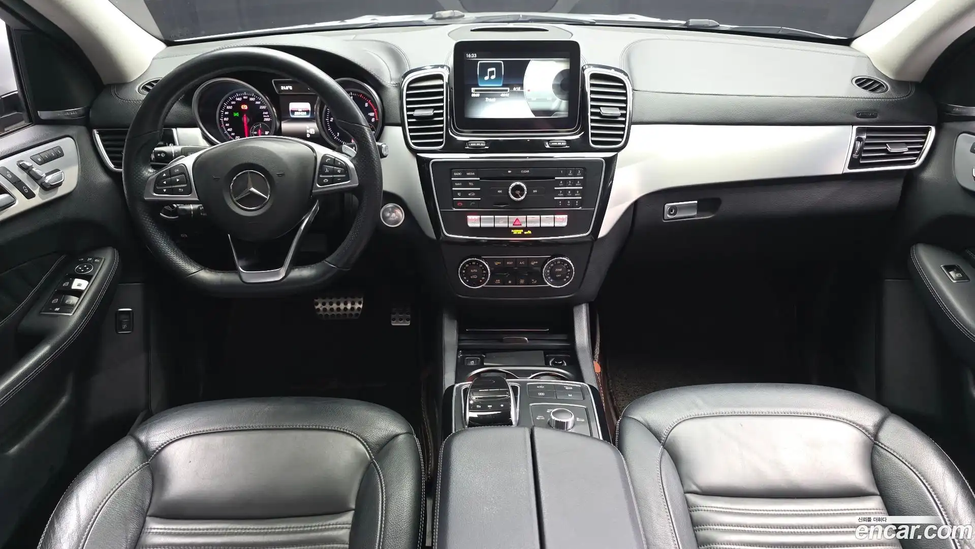 GLE-Class Mercedes-Benz 2017.1-INNER-007