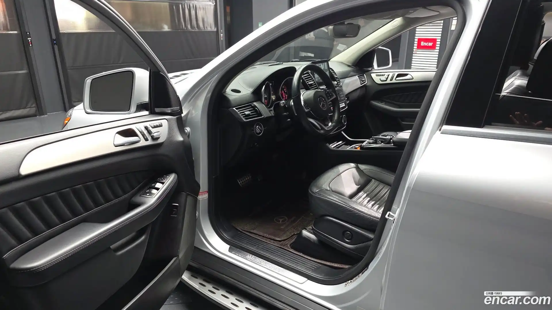 GLE-Class Mercedes-Benz 2017.1-INNER-010