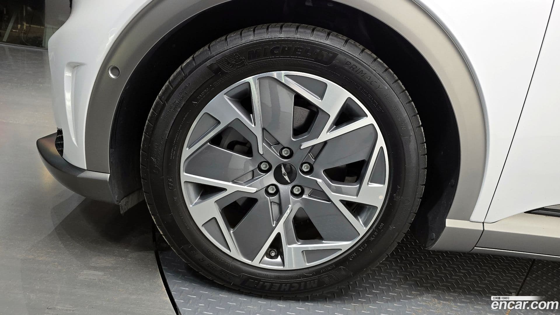 Main__Slider__Photo:GV60 Genesis 2023.3-4