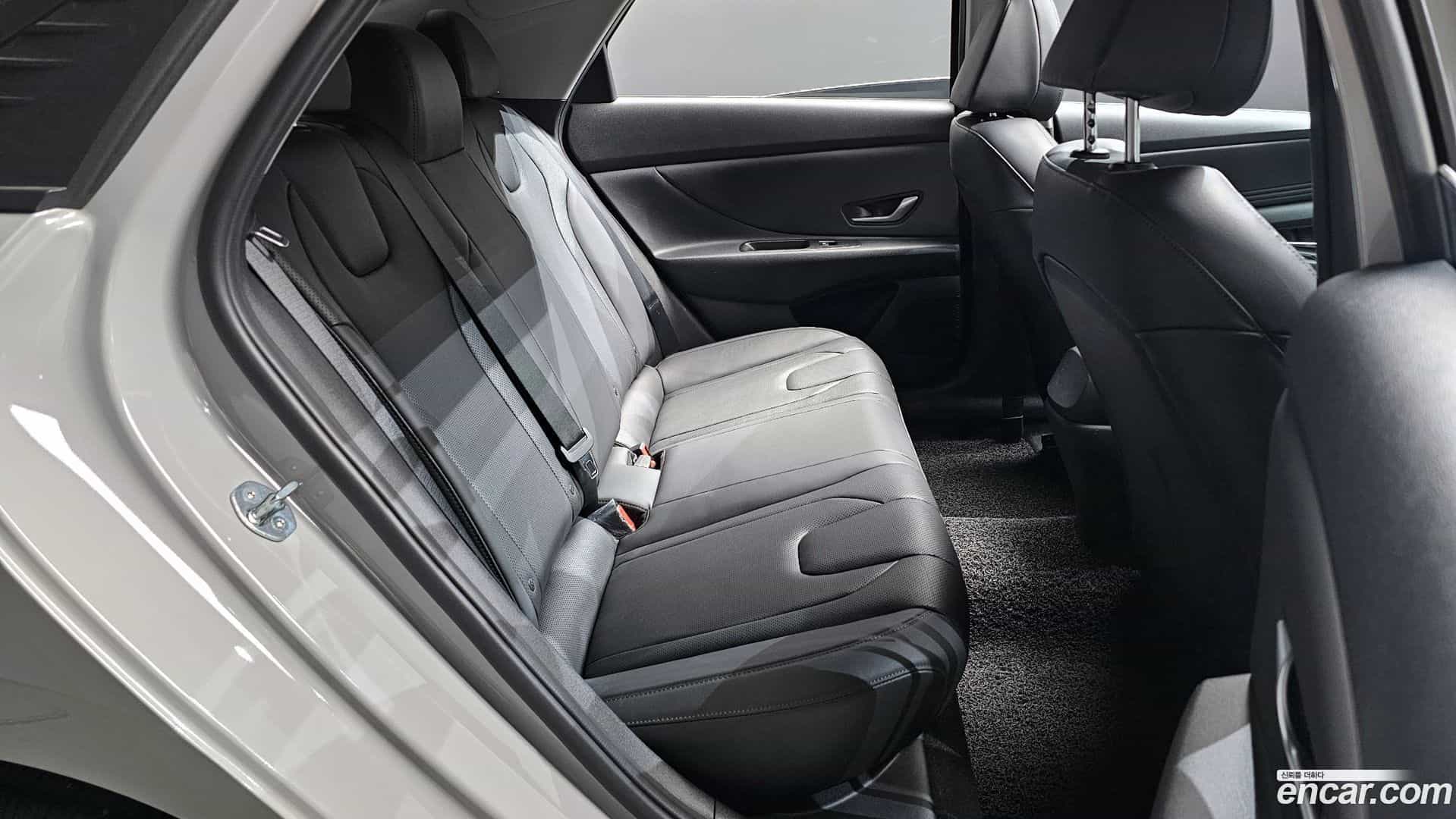 AVANTE Hyundai 2021.3-OPTION-016