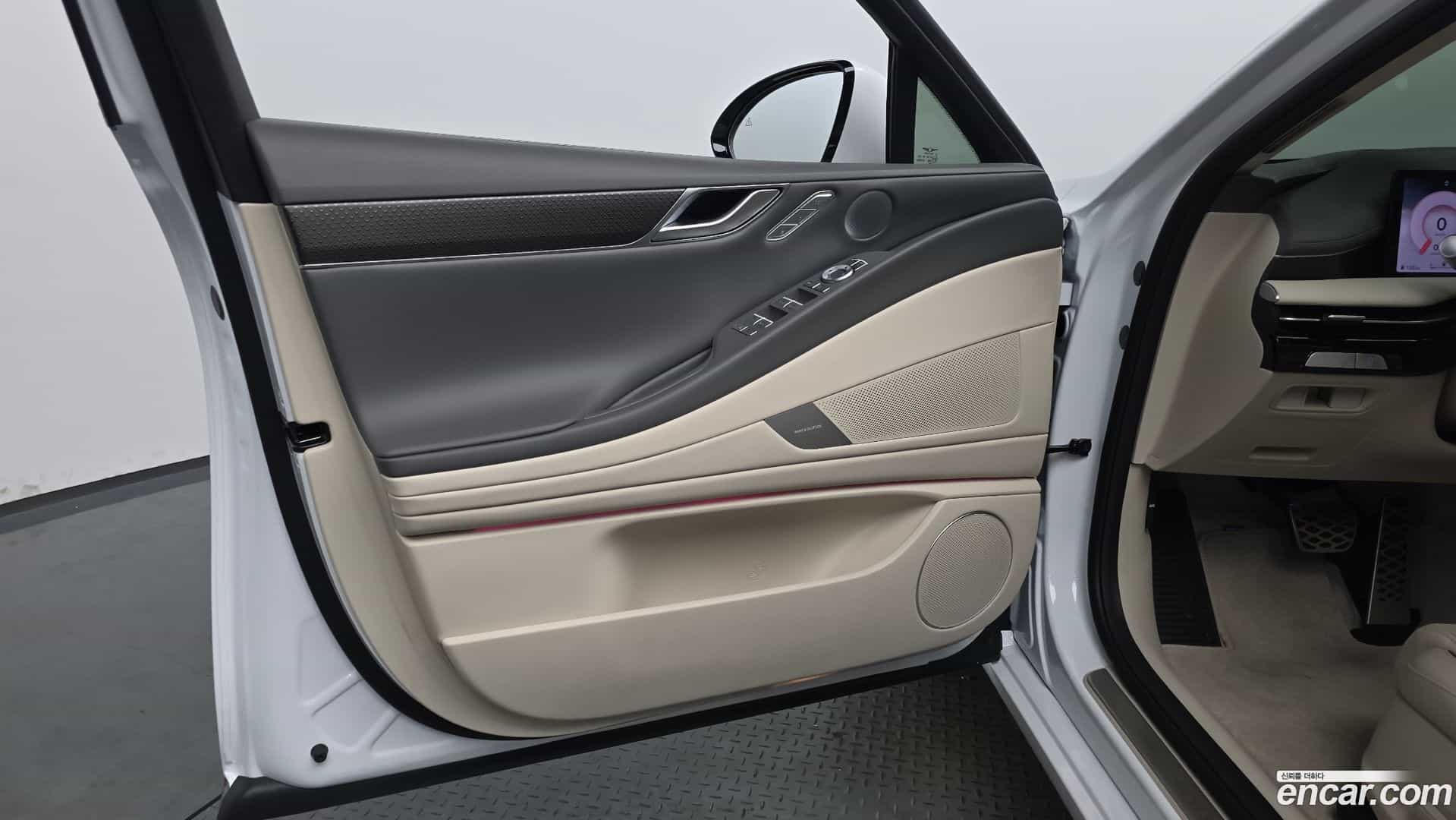 G80 Genesis 2025.9-INNER-034