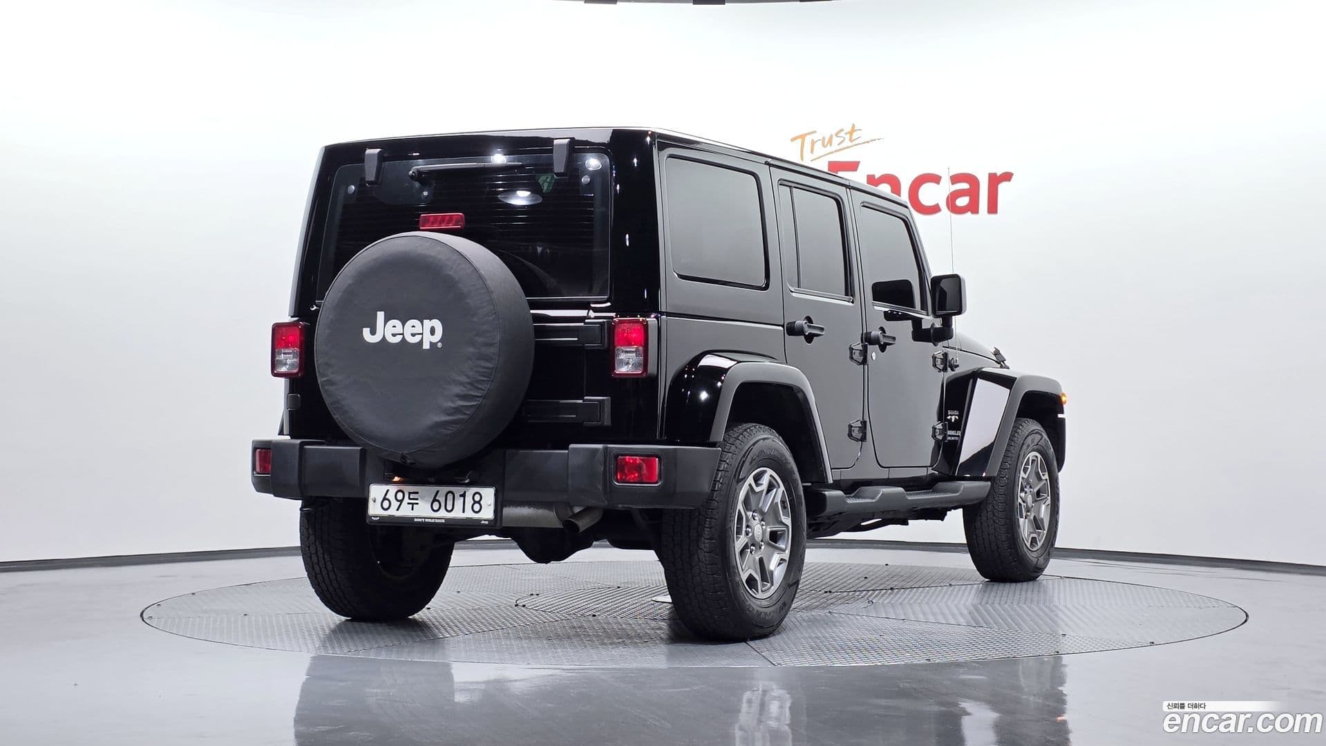 Main__Slider__Photo:Wrangler Jeep 2017.2-1