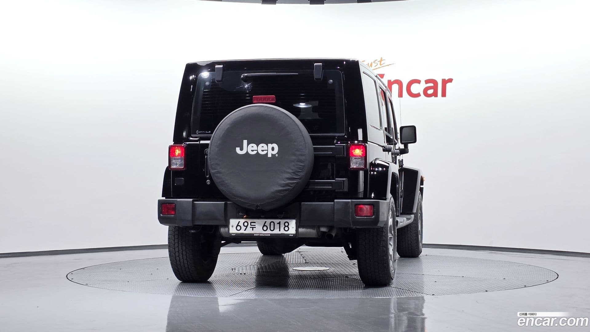 Main__Slider__Photo:Wrangler Jeep 2017.2-3
