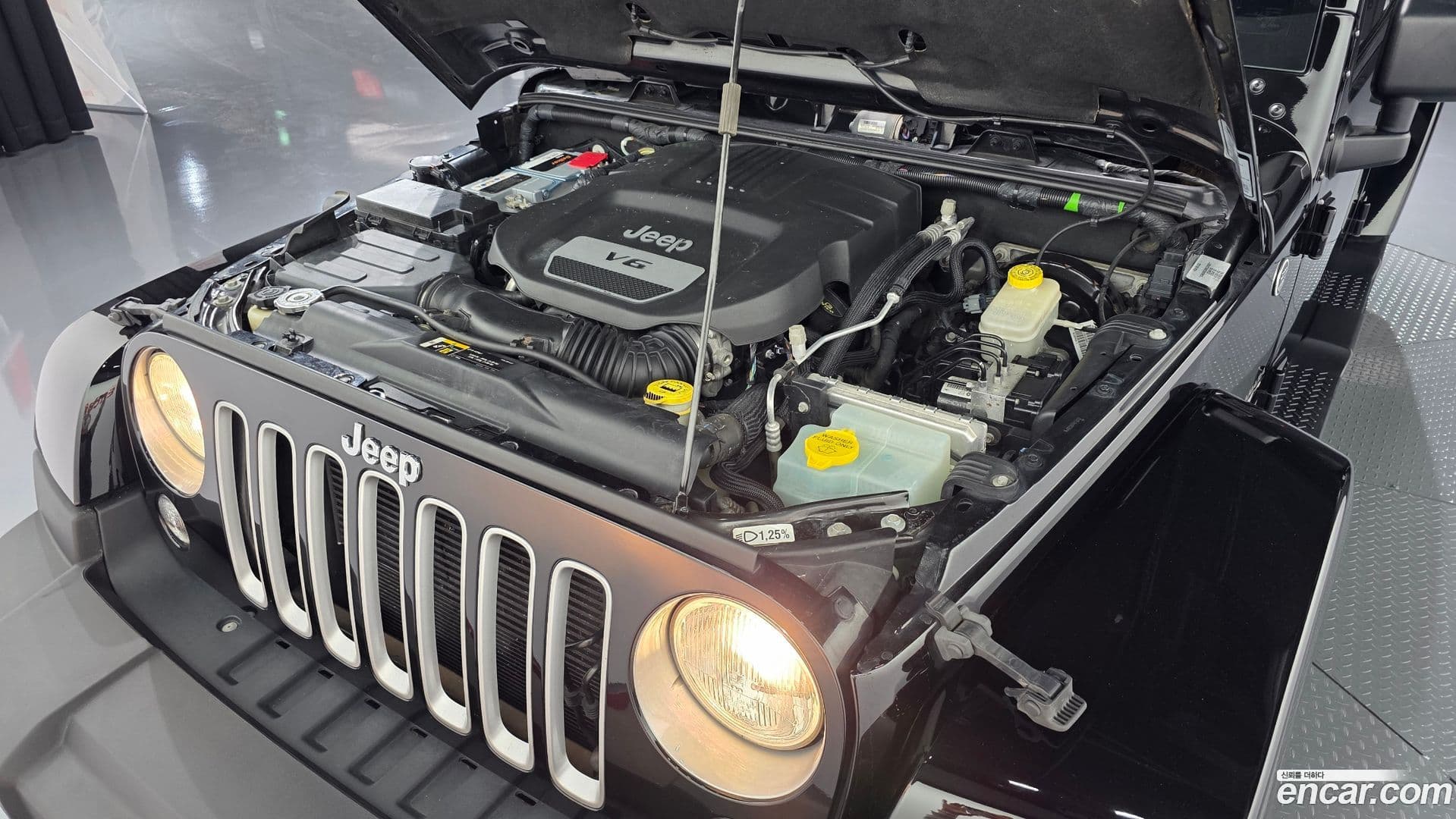 Main__Slider__Photo:Wrangler Jeep 2017.2-5