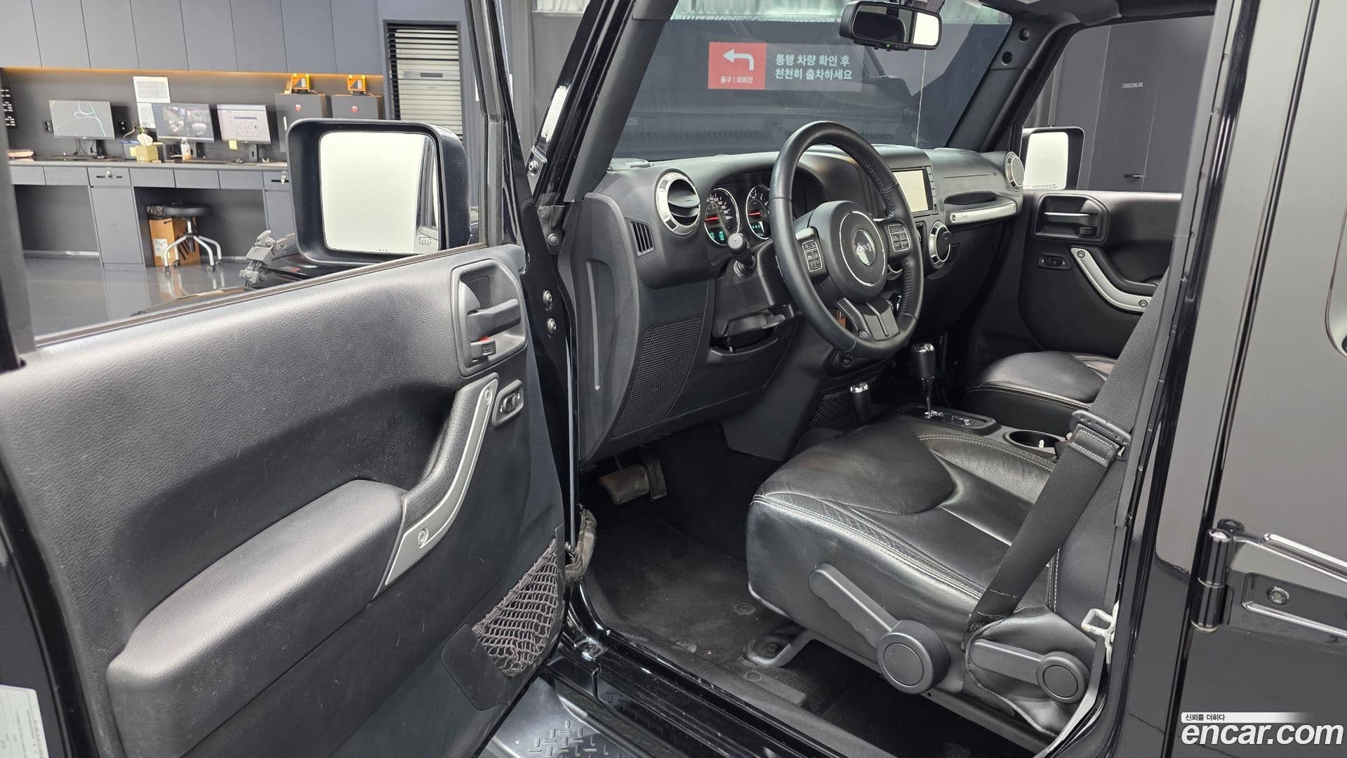 Main__Slider__Photo:Wrangler Jeep 2017.2-9