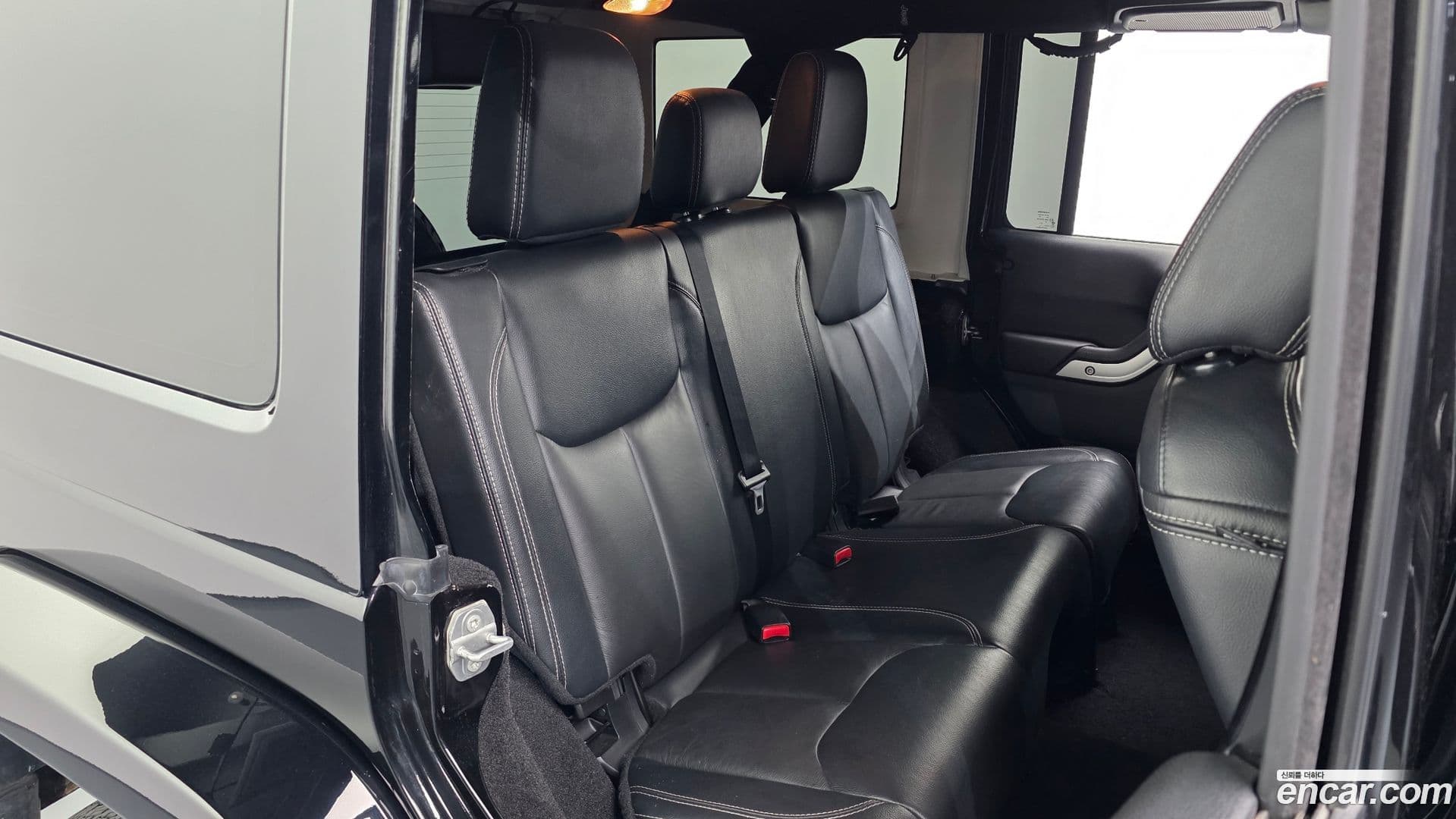 Main__Slider__Photo:Wrangler Jeep 2017.2-11