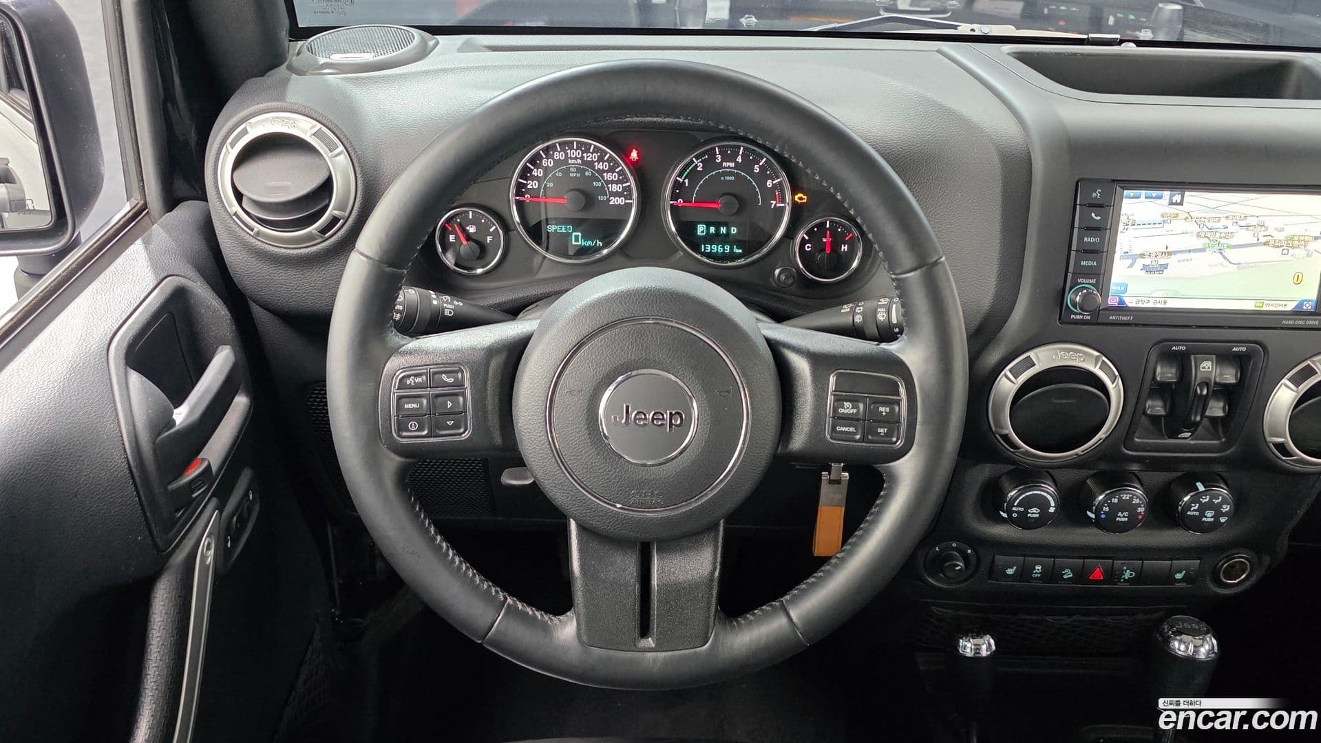 Main__Slider__Photo:Wrangler Jeep 2017.2-12
