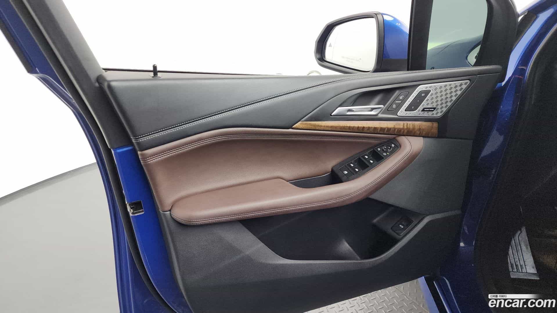 2-Series BMW 2022.10-INNER-034