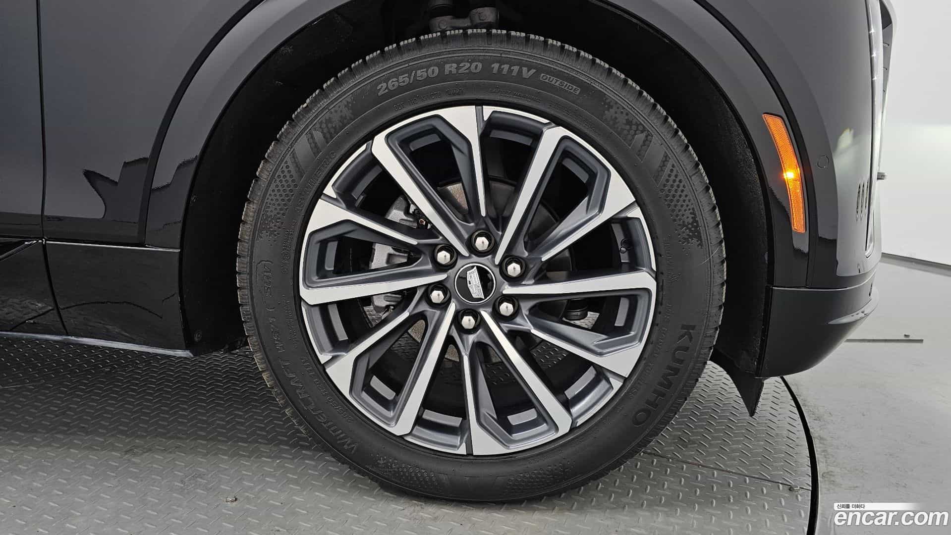 Lyriq Cadillac 2024.7-OUTER-031