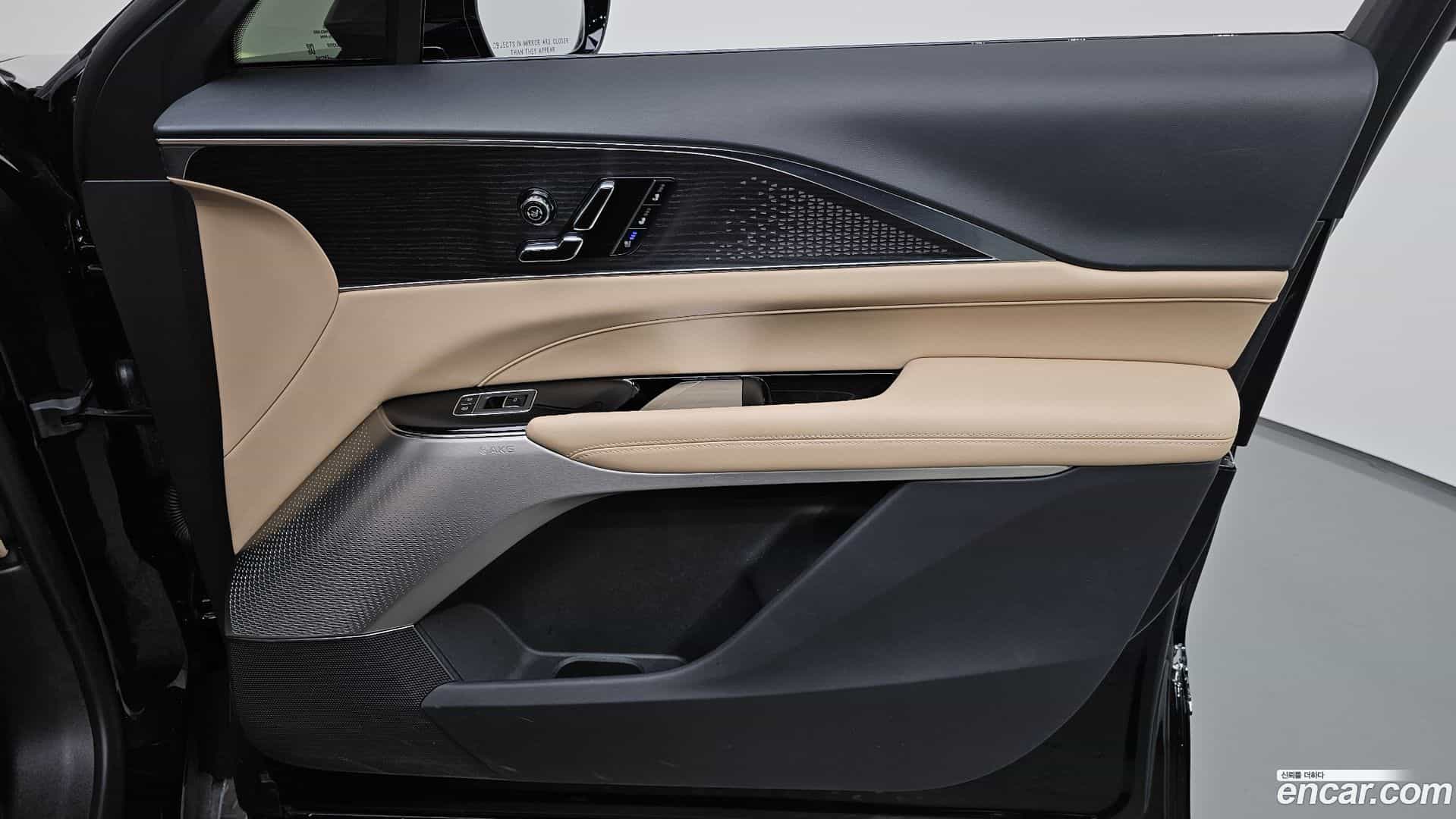 Lyriq Cadillac 2024.7-INNER-035