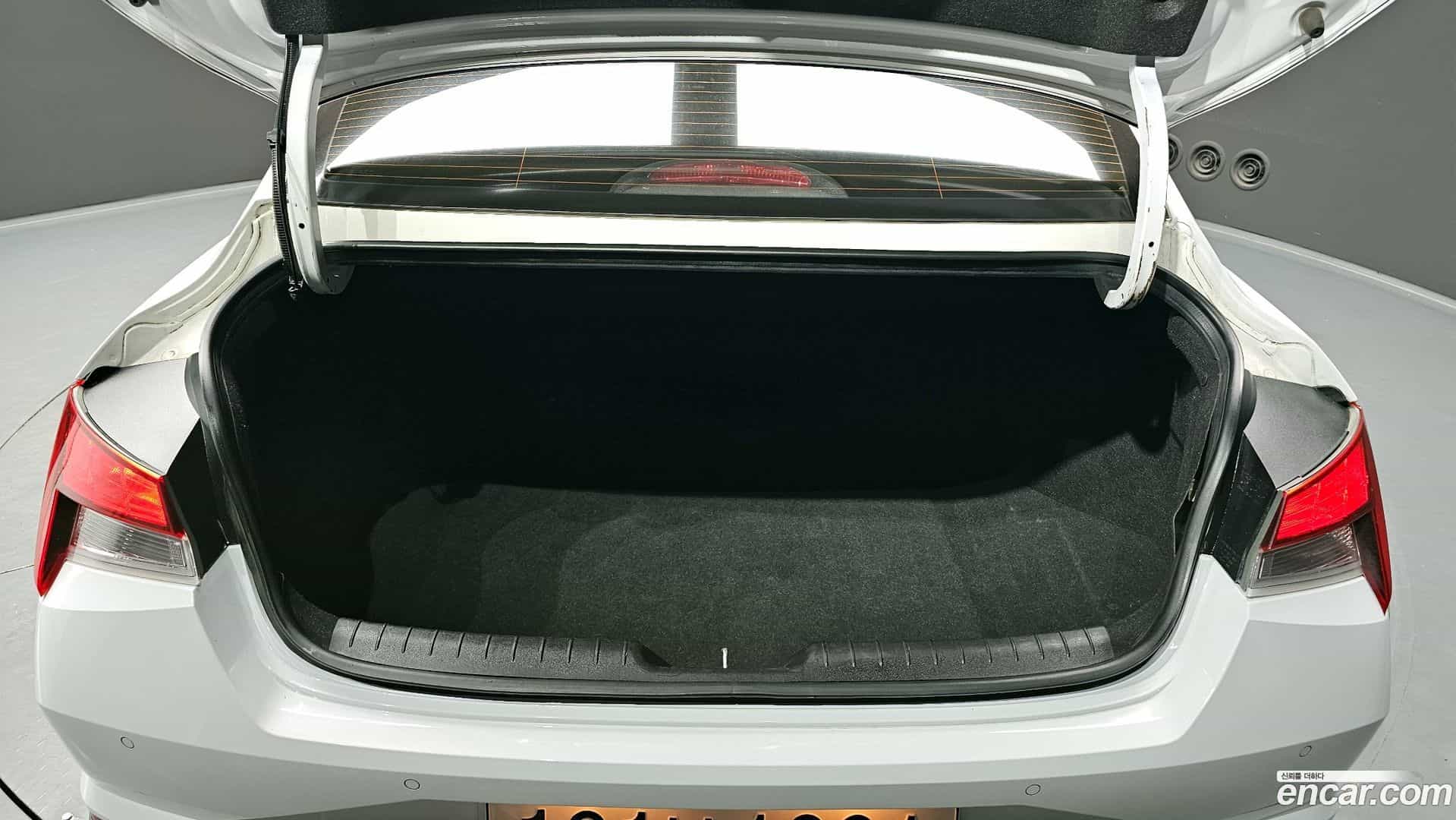 AVANTE Hyundai 2021.0-OPTION-024