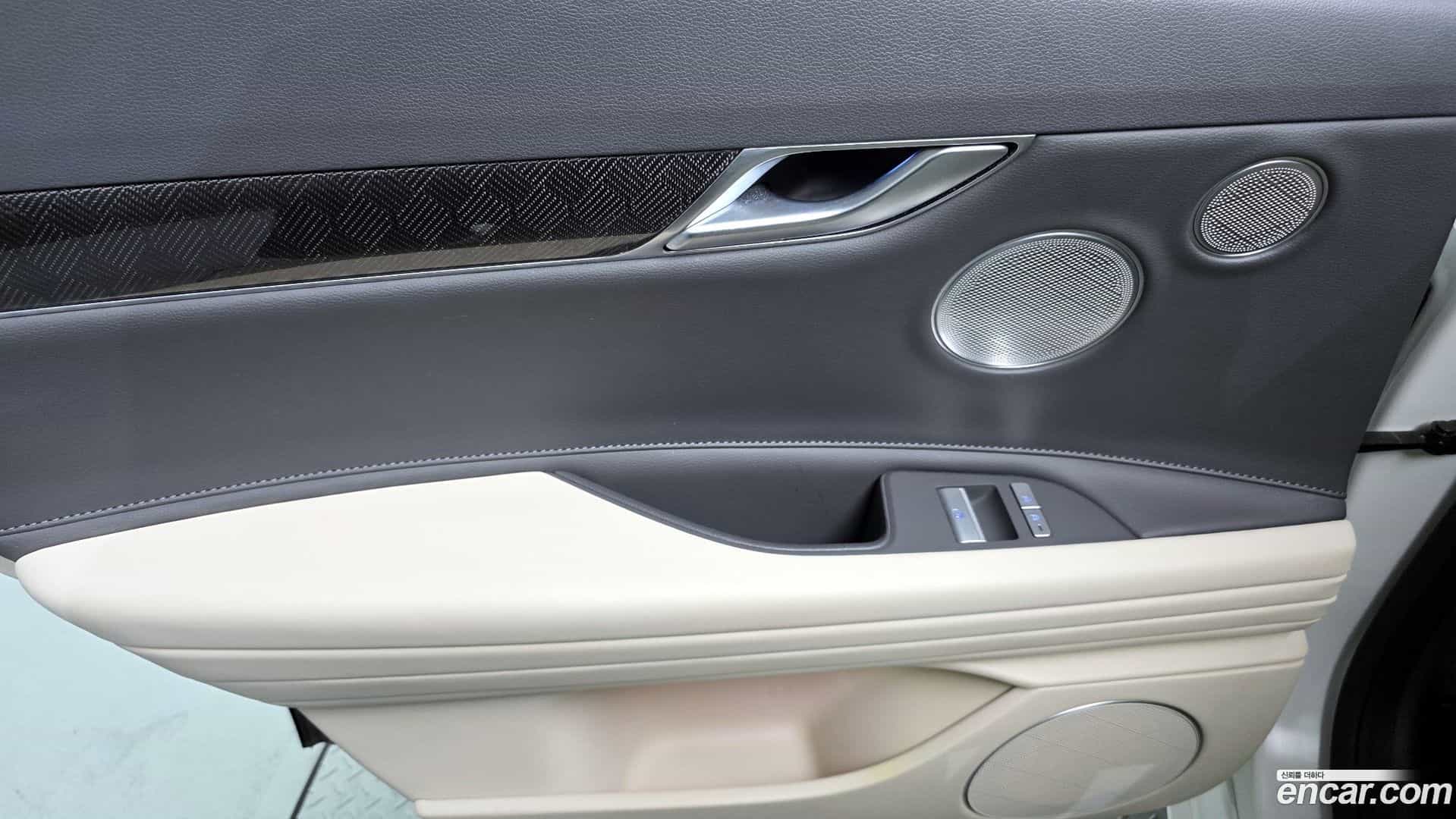 G80 Genesis 2023.1-INNER-035