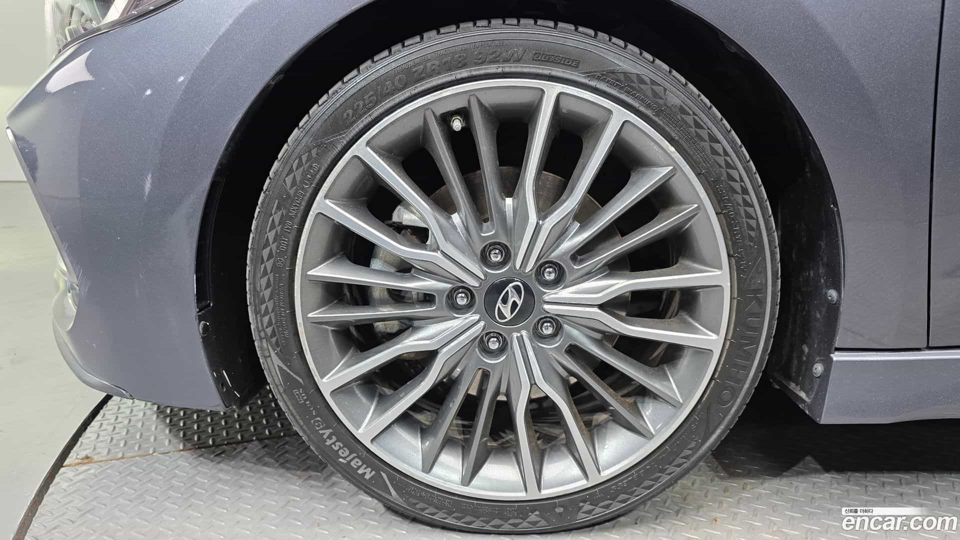 AVANTE Hyundai 2017.6-OUTER-005