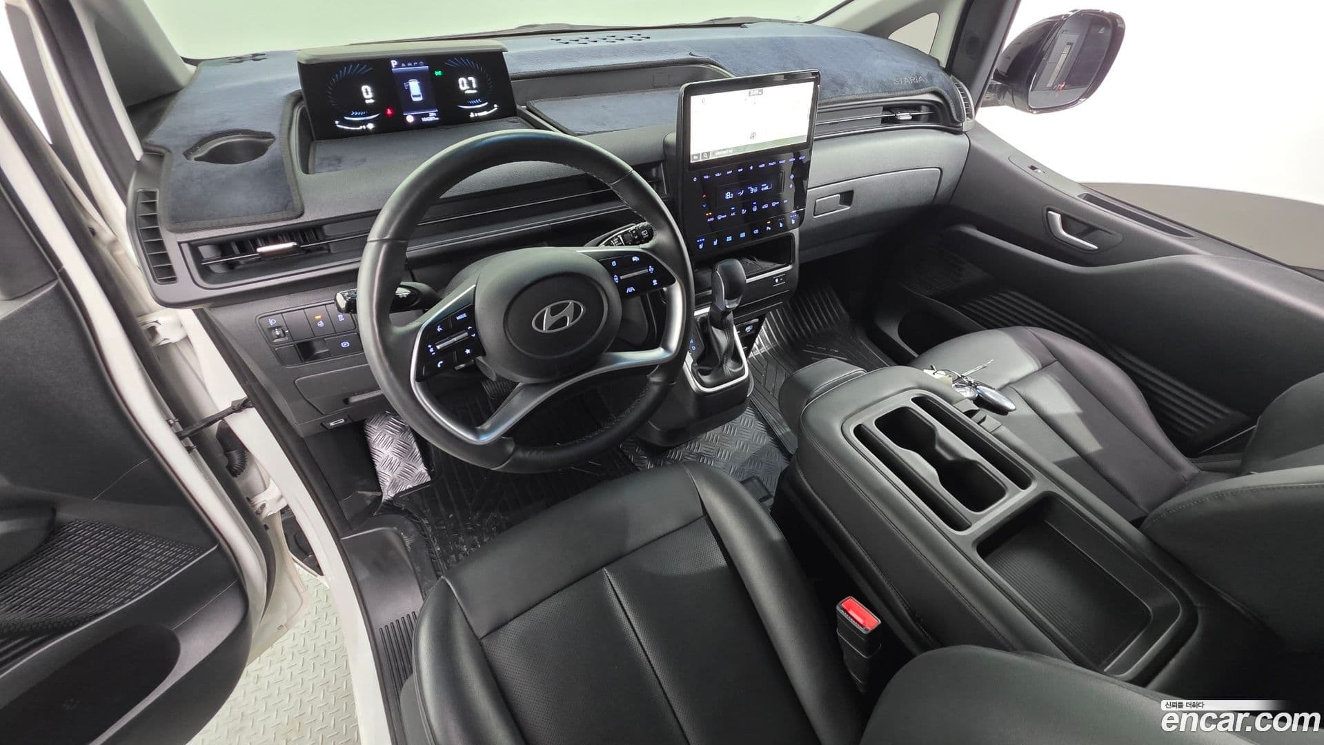 Main__Slider__Photo:Staria Hyundai 2024.5-6