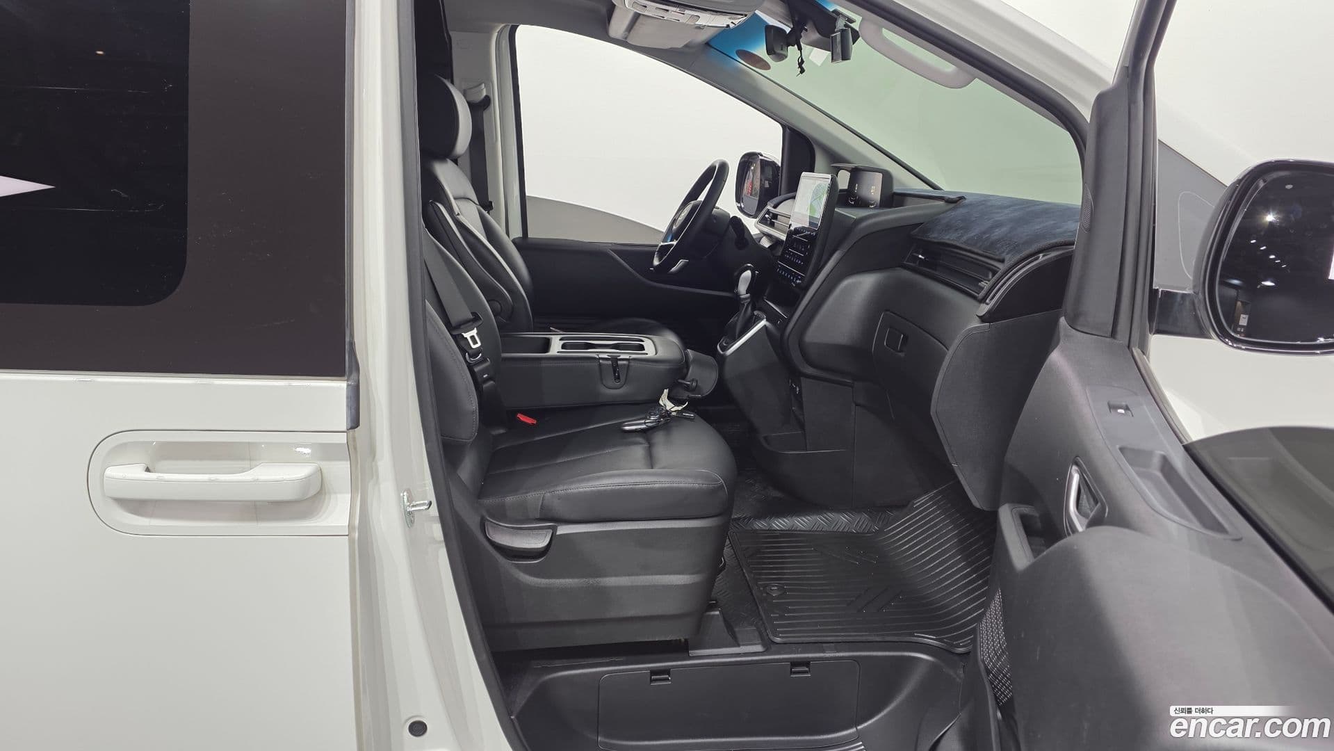 Main__Slider__Photo:Staria Hyundai 2024.5-10
