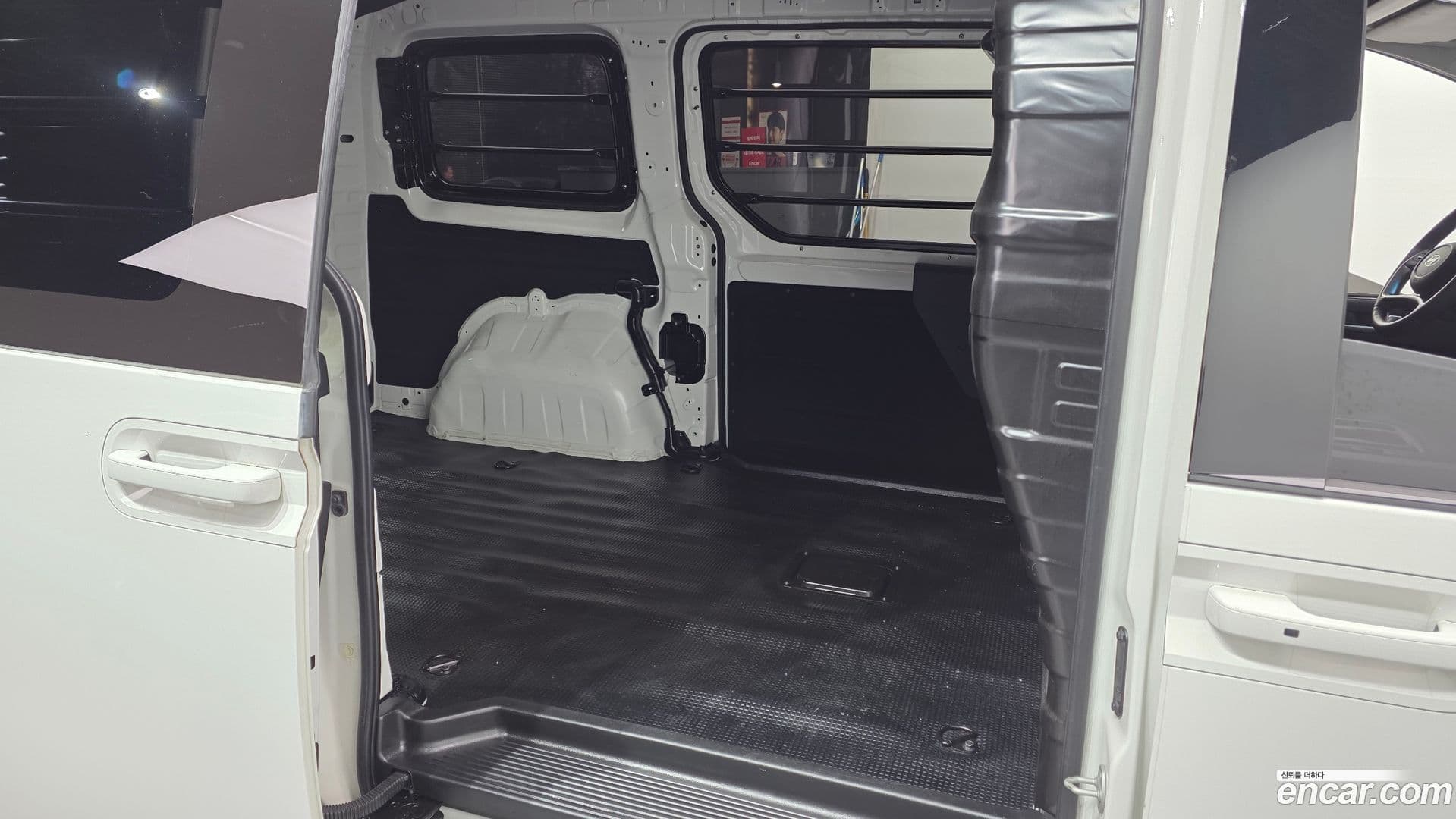 Main__Slider__Photo:Staria Hyundai 2024.5-11