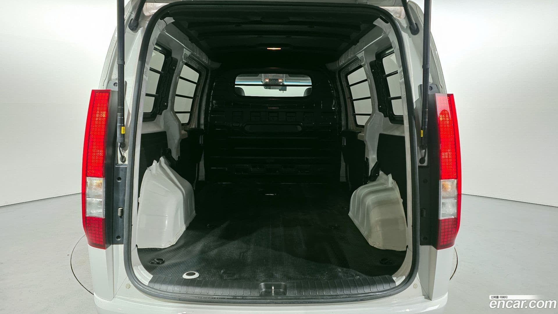 Main__Slider__Photo:Staria Hyundai 2024.5-31