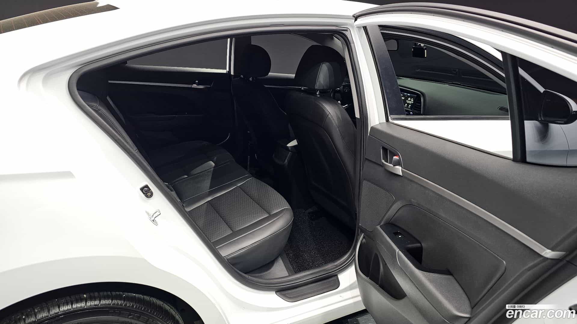 AVANTE Hyundai 2019.11-OPTION-015