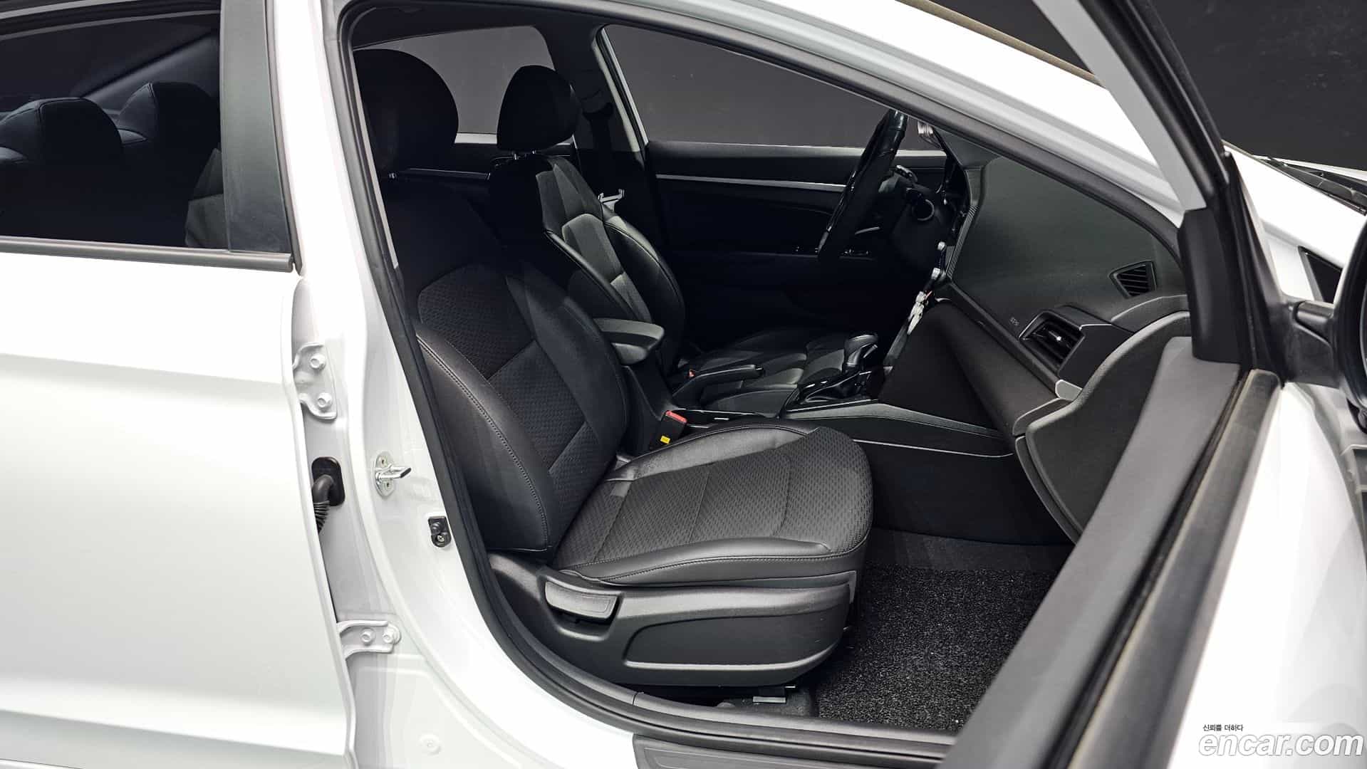 AVANTE Hyundai 2019.11-OPTION-016