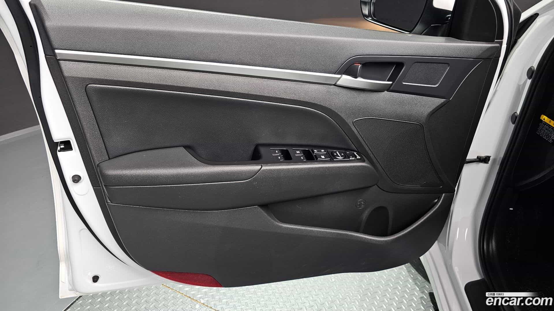 AVANTE Hyundai 2019.11-INNER-034
