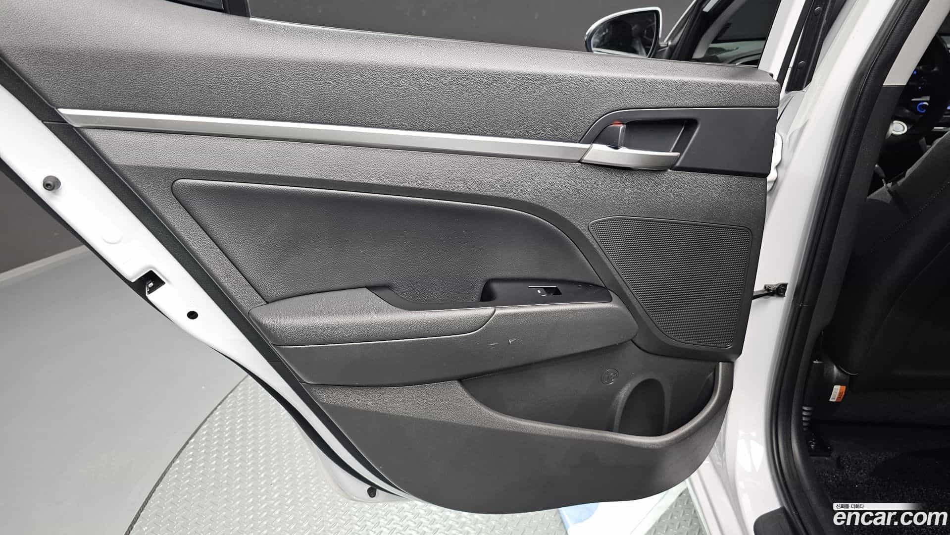 AVANTE Hyundai 2019.11-INNER-035
