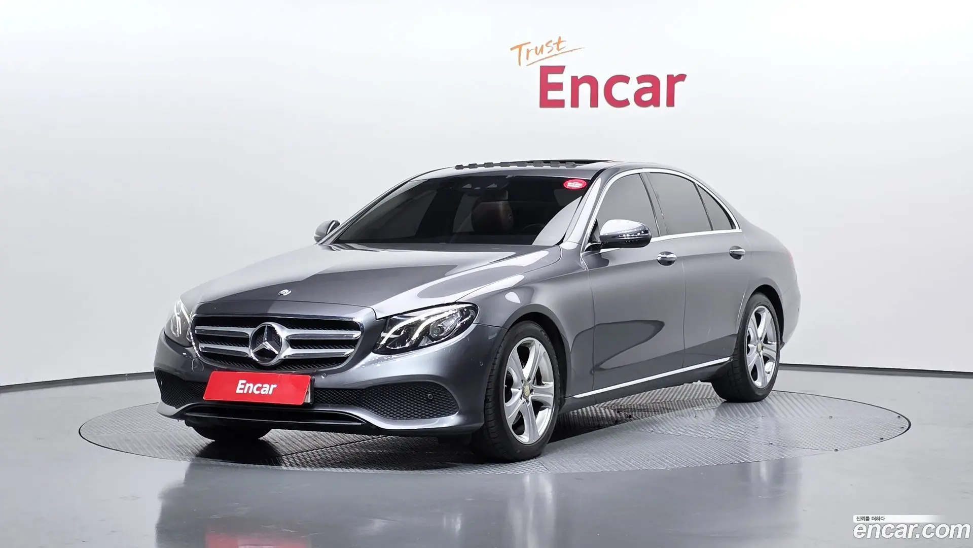 Main__Slider__Photo:E-Class Mercedes-Benz 2016.11-0