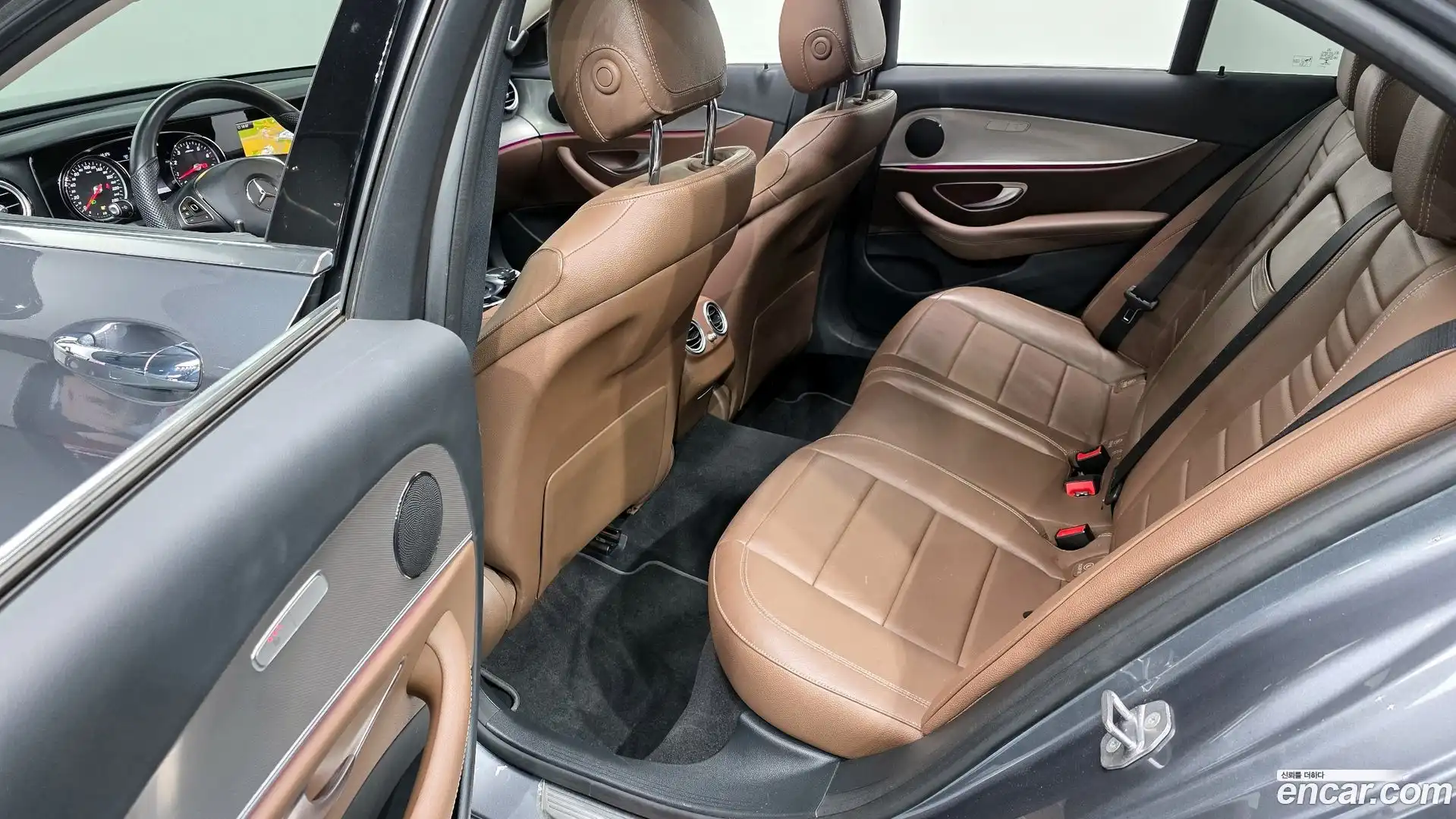 E-Class Mercedes-Benz 2016.11-OPTION-016