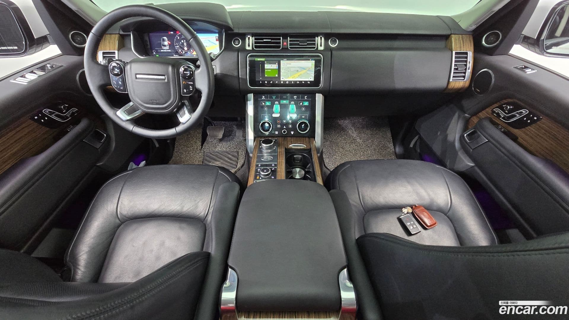 Main__Slider__Photo:Range Rover Land Rover 2020.10-6