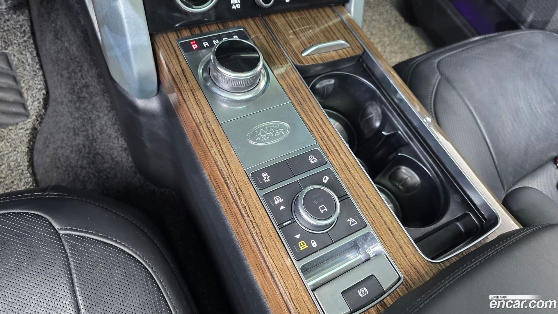 Main__Slider__Photo:Range Rover Land Rover 2020.10-8