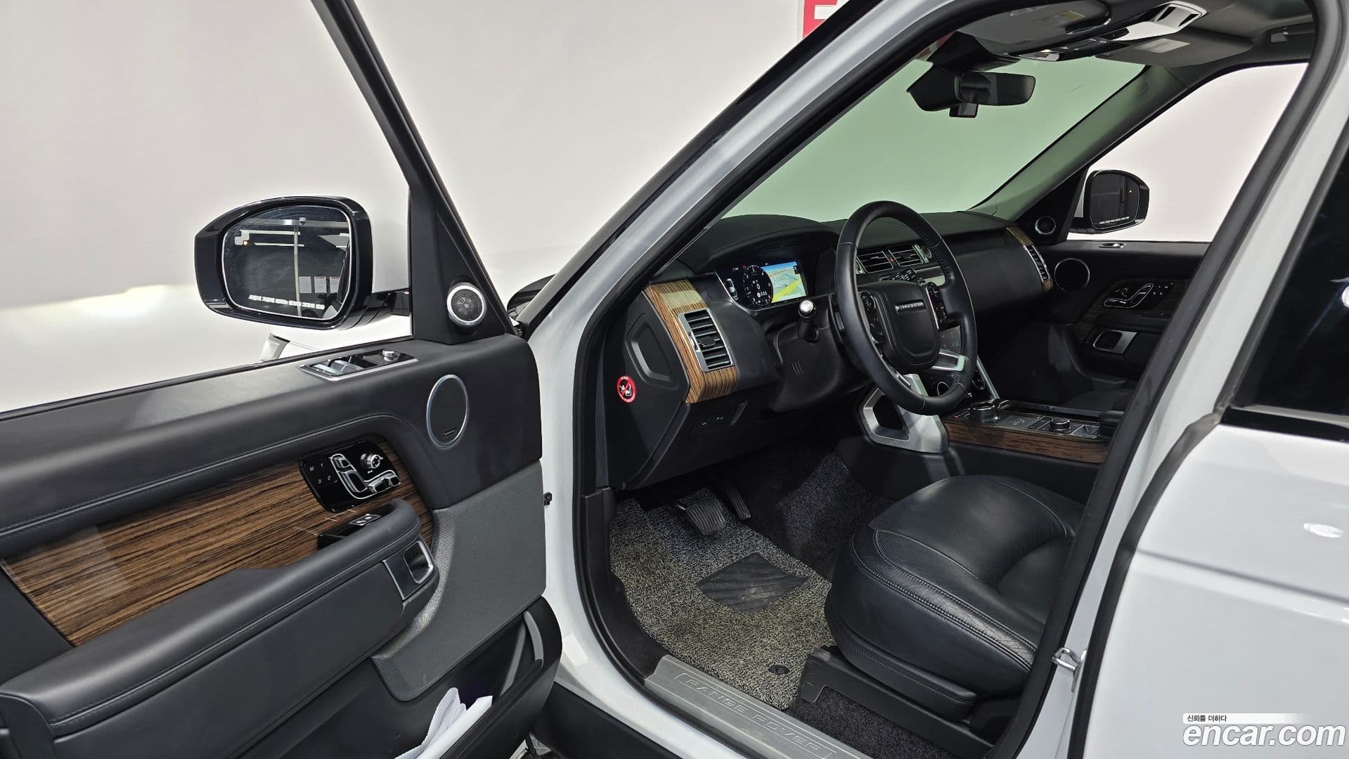Main__Slider__Photo:Range Rover Land Rover 2020.10-9