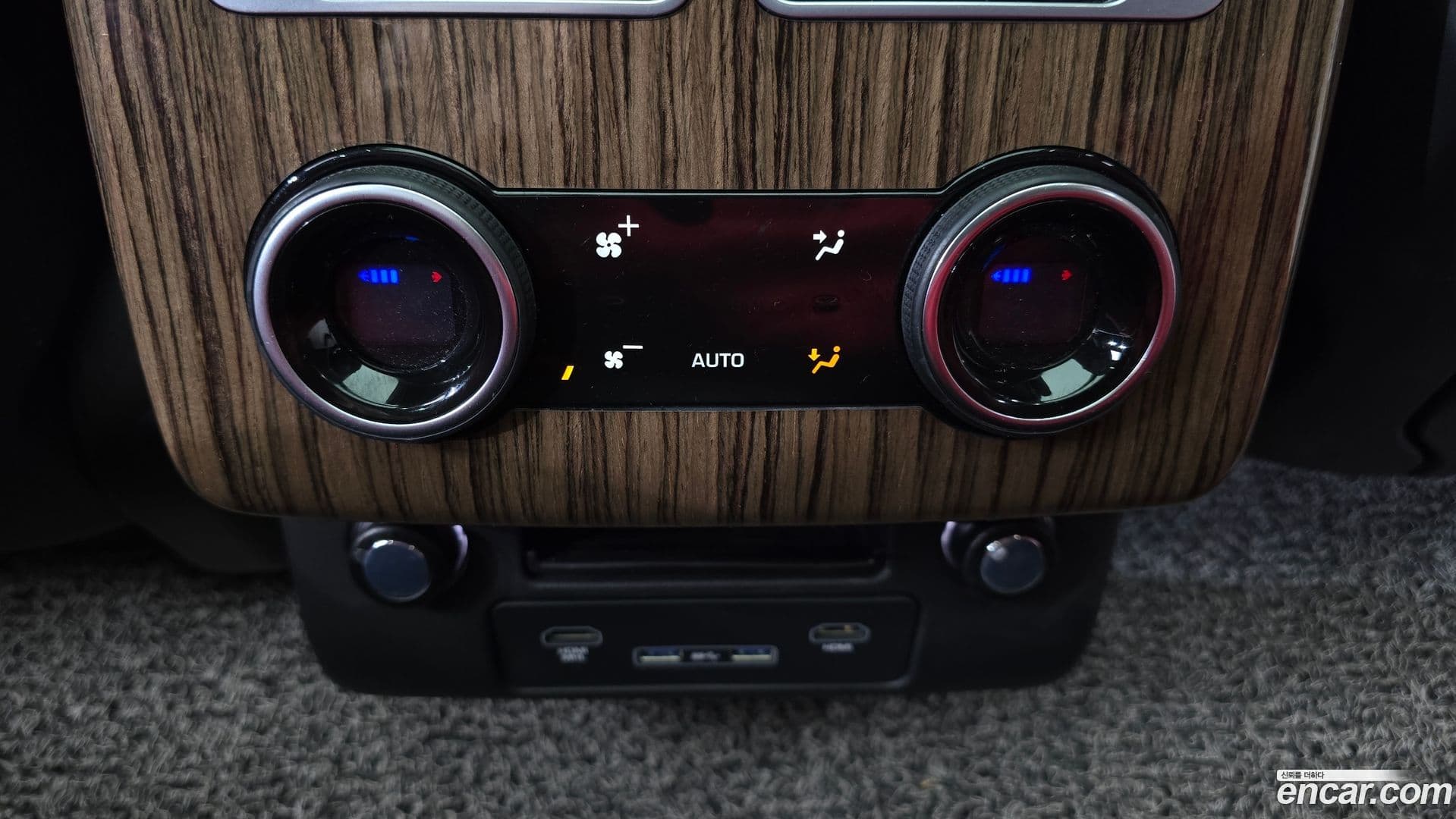 Main__Slider__Photo:Range Rover Land Rover 2020.10-17