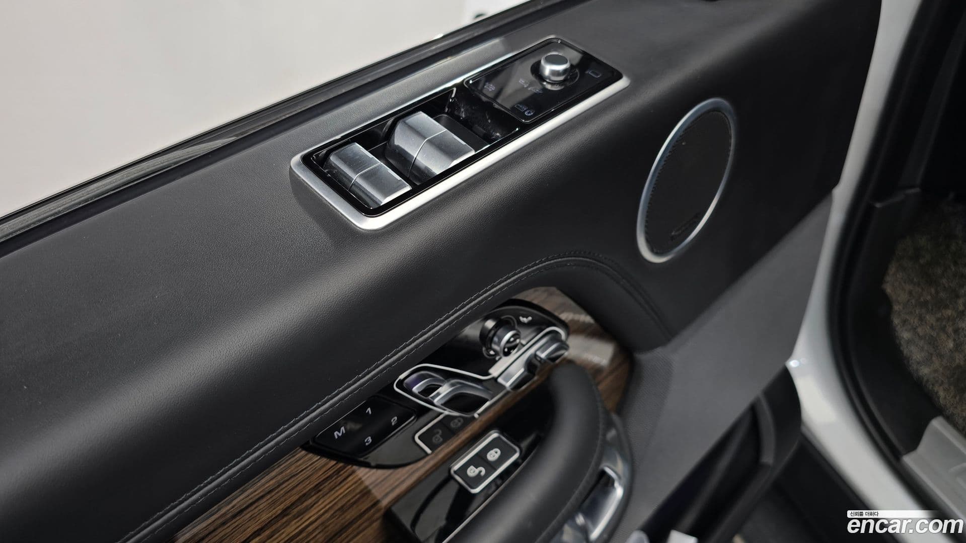 Main__Slider__Photo:Range Rover Land Rover 2020.10-29