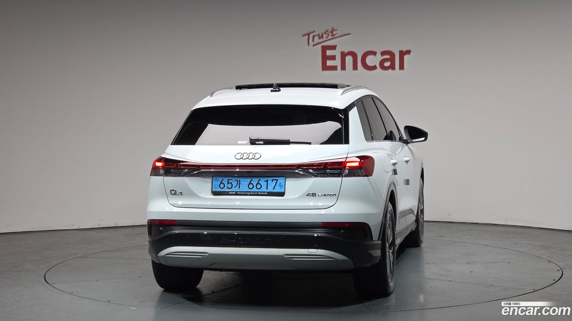 Main__Slider__Photo:Q4 e-tron Audi 2025.3-3