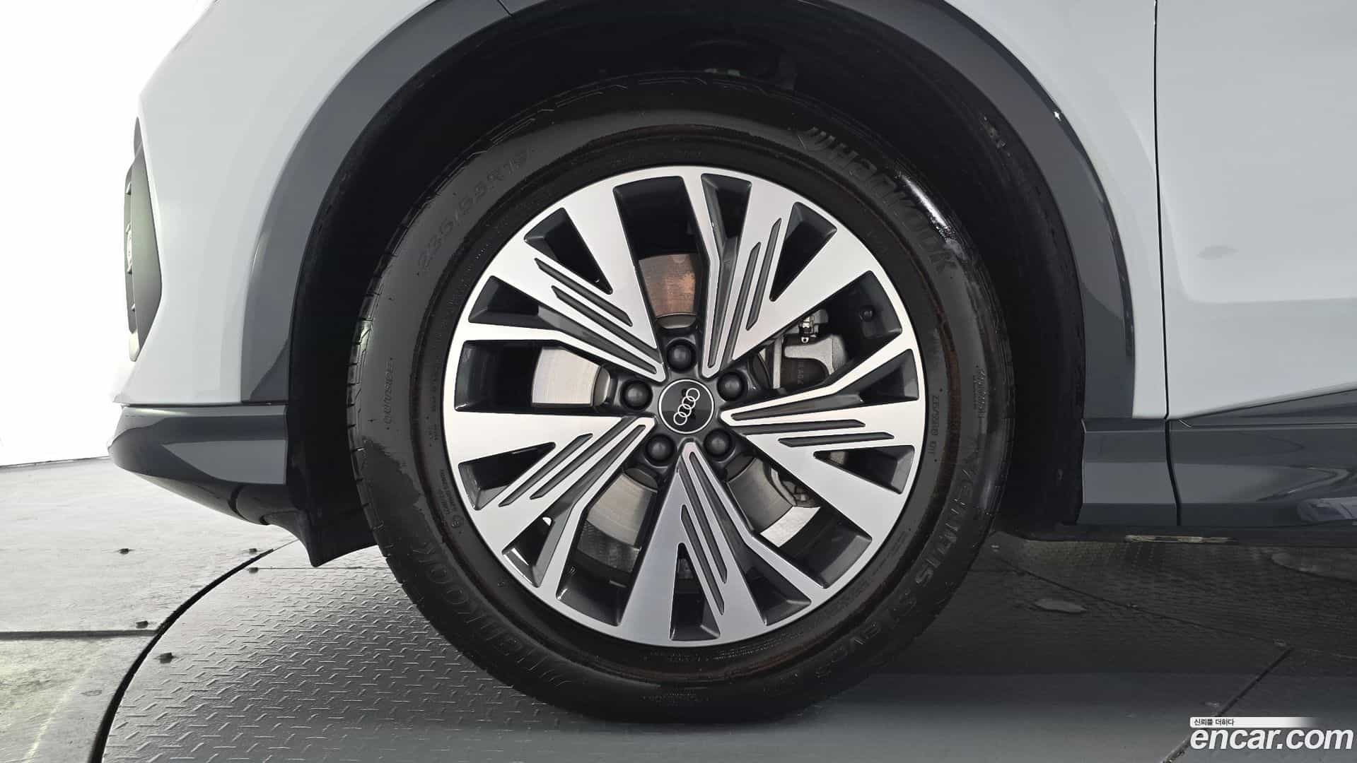 Q4 e-tron Audi 2025.3-OUTER-005
