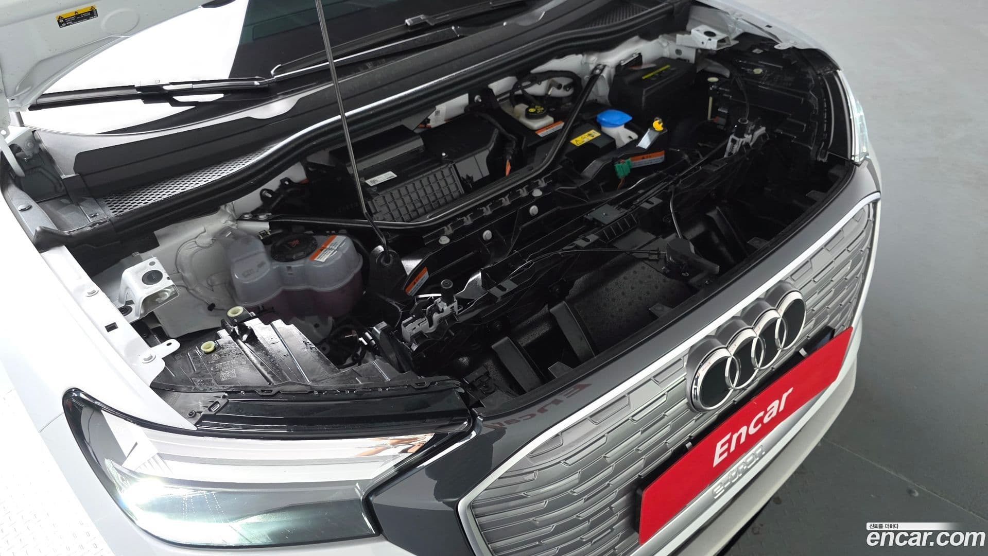 Main__Slider__Photo:Q4 e-tron Audi 2025.3-5