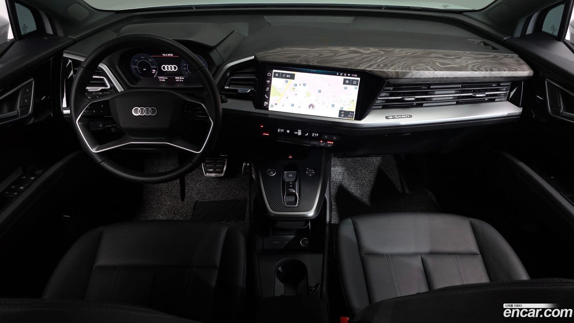Main__Slider__Photo:Q4 e-tron Audi 2025.3-6