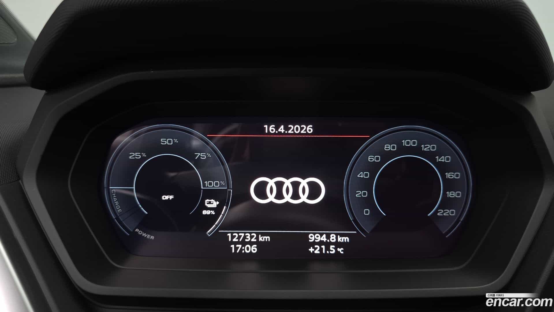 Q4 e-tron Audi 2025.3-INNER-008