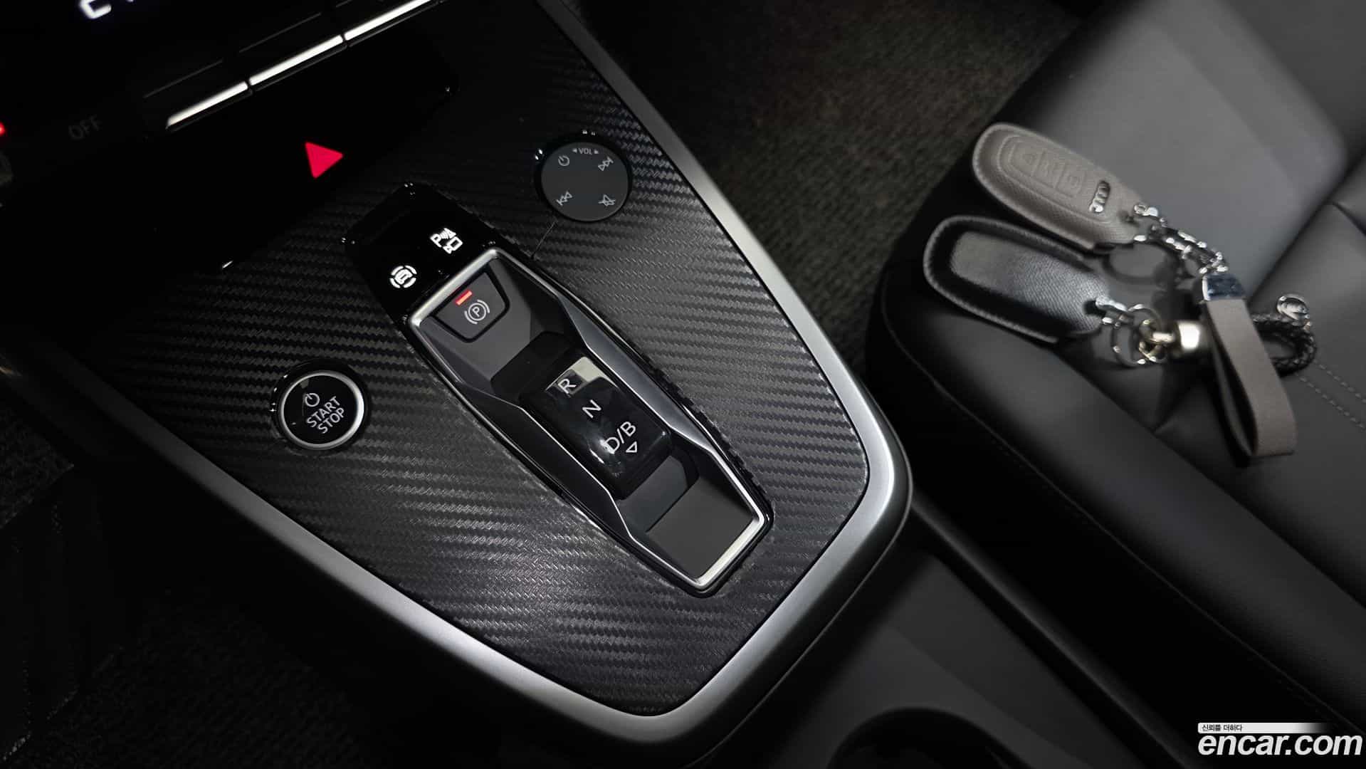 Q4 e-tron Audi 2025.3-INNER-009