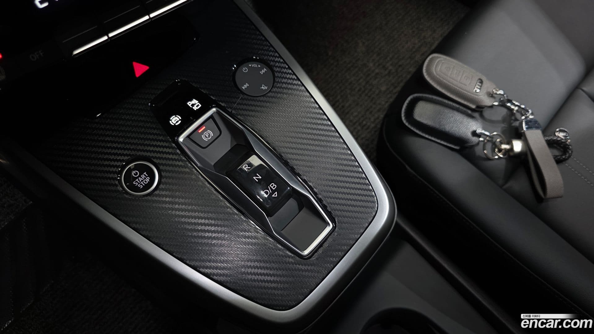 Main__Slider__Photo:Q4 e-tron Audi 2025.3-8
