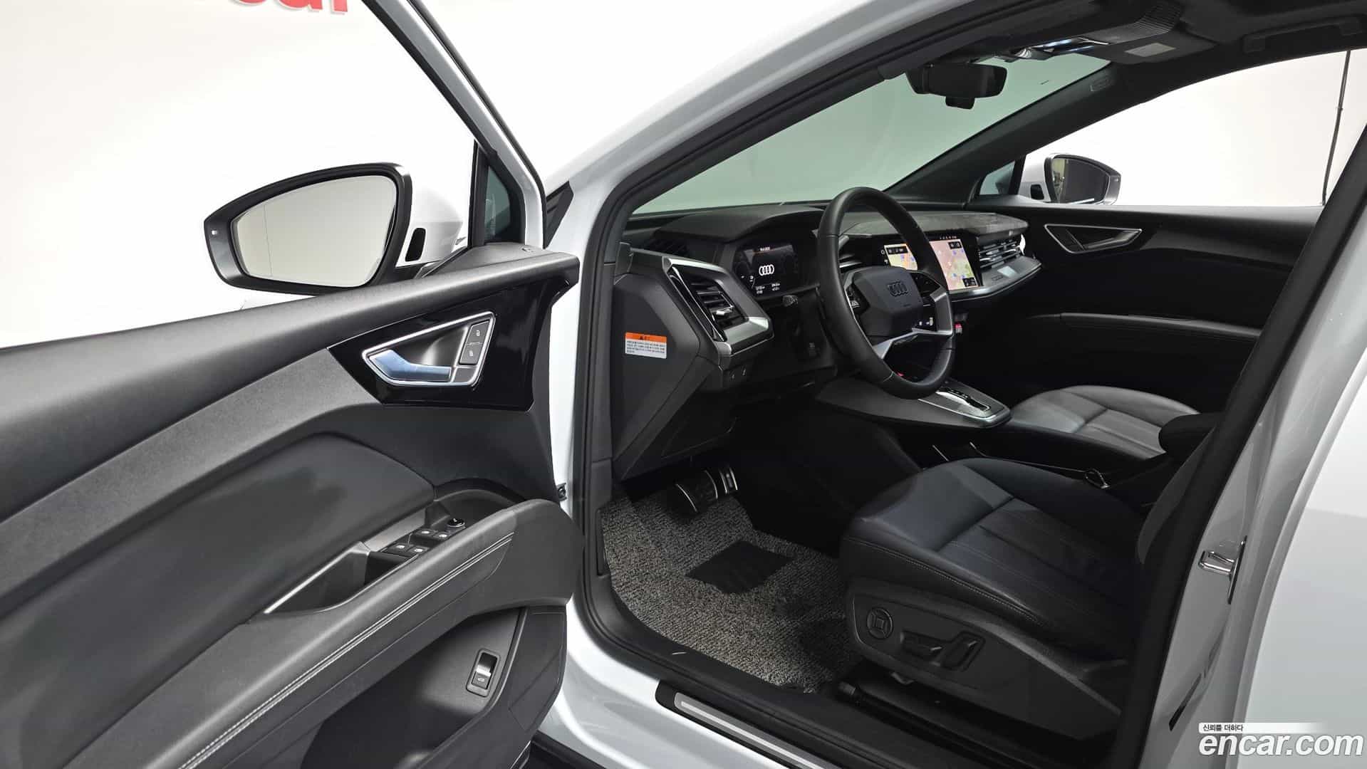 Q4 e-tron Audi 2025.3-INNER-010