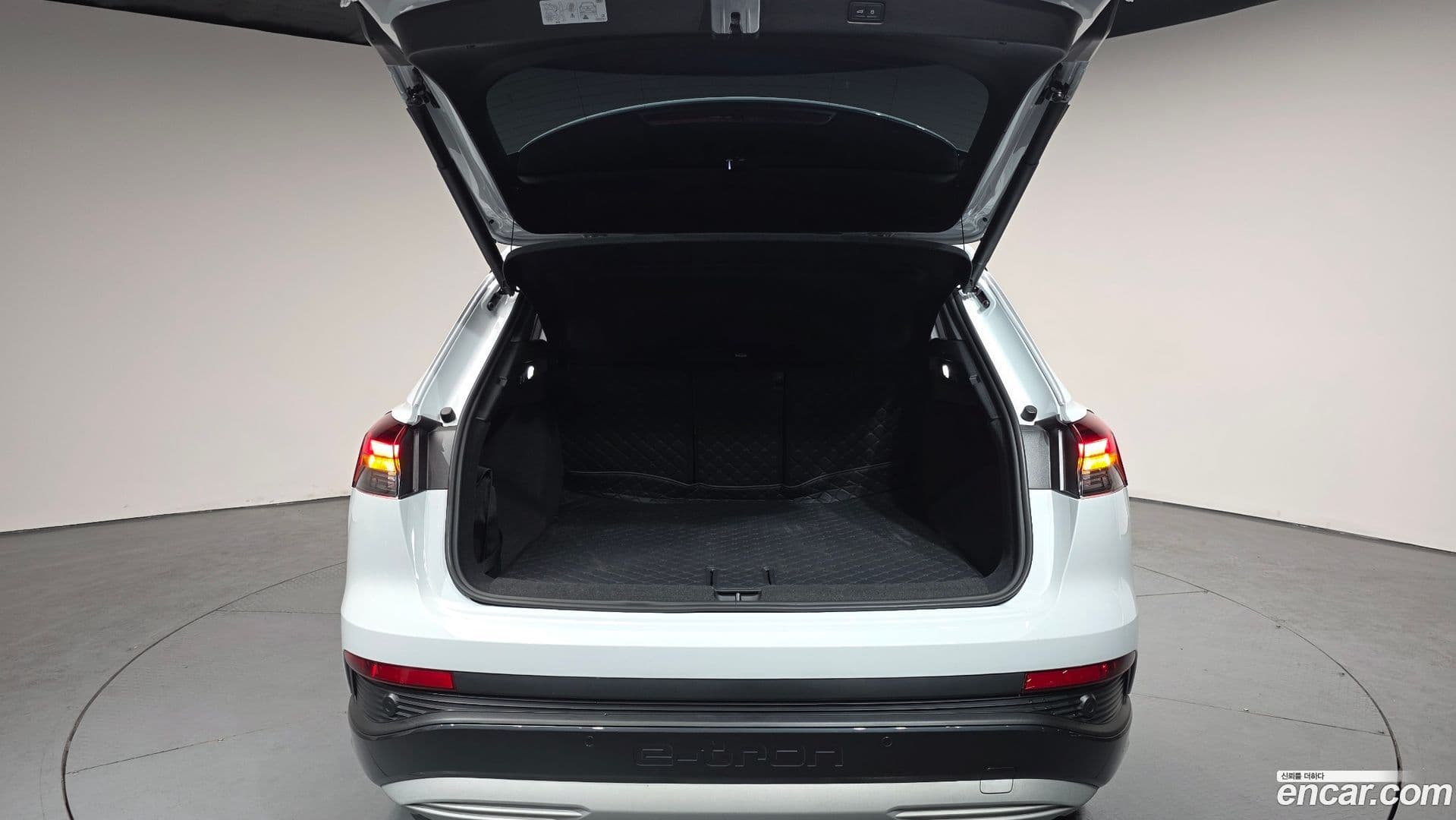 Main__Slider__Photo:Q4 e-tron Audi 2025.3-19
