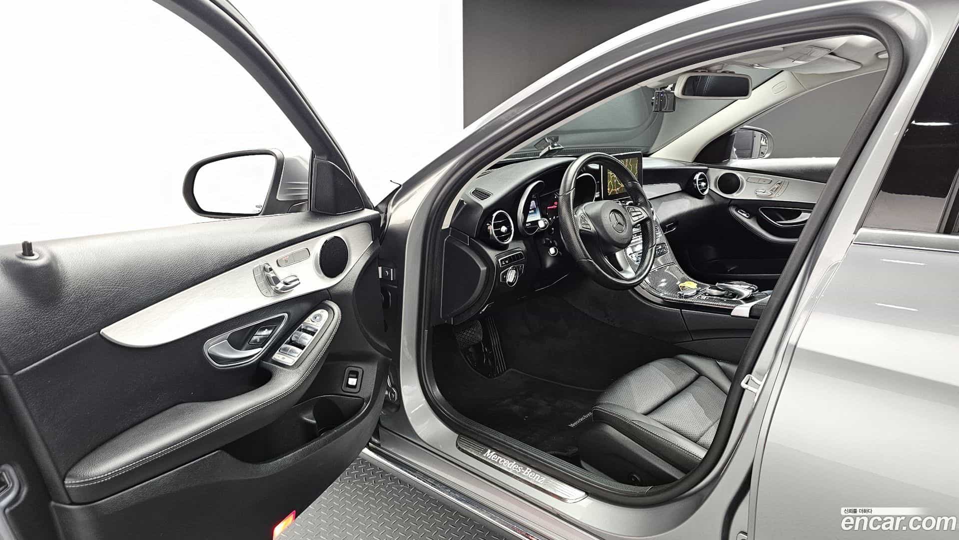 C-Class Mercedes-Benz 2016.1-INNER-010