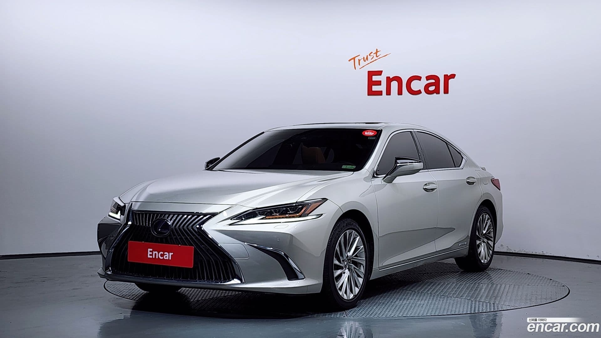 Main__Slider__Photo:ES Lexus 2019.0-0
