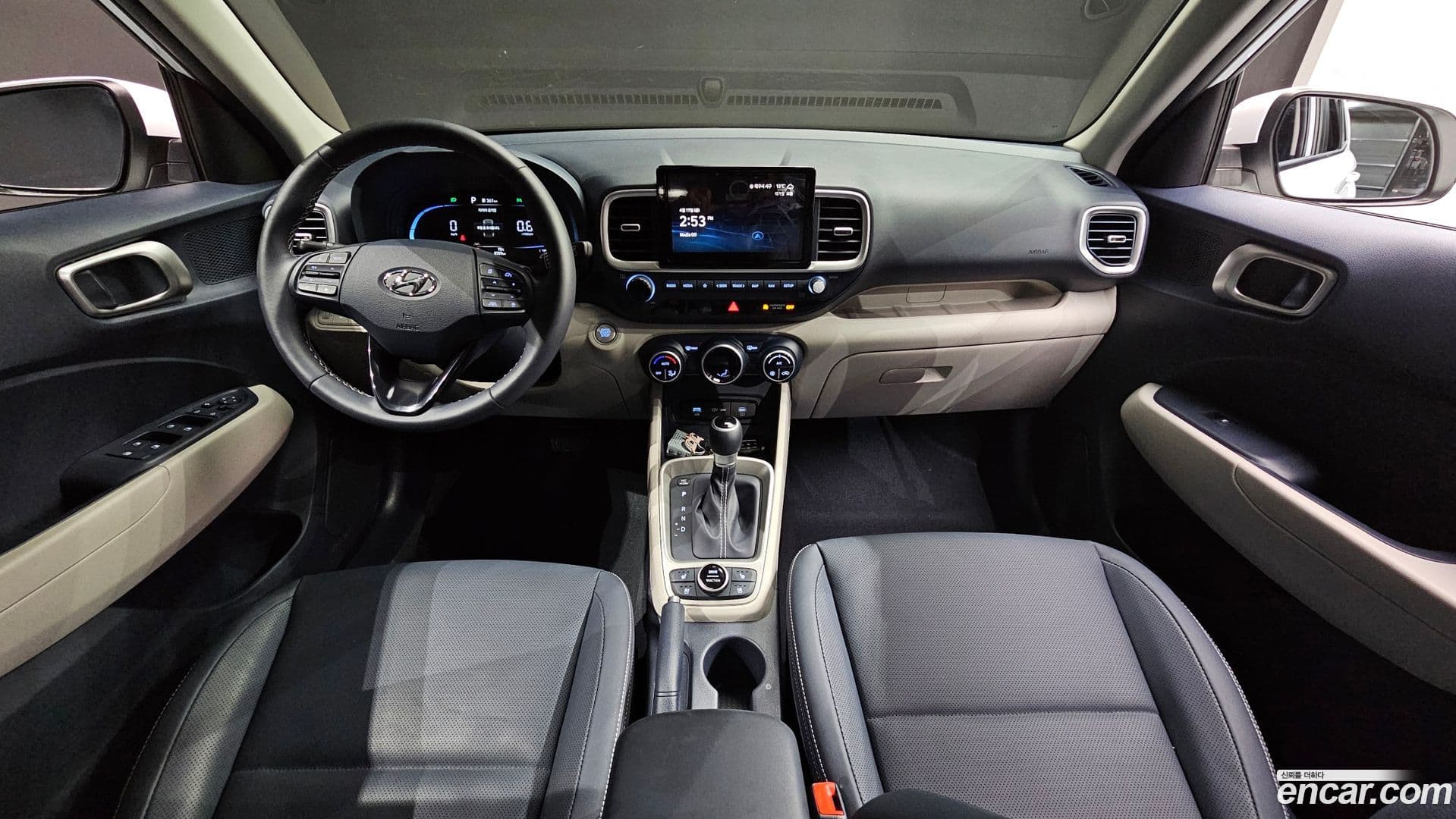 Main__Slider__Photo:Venue Hyundai 2025.6-6