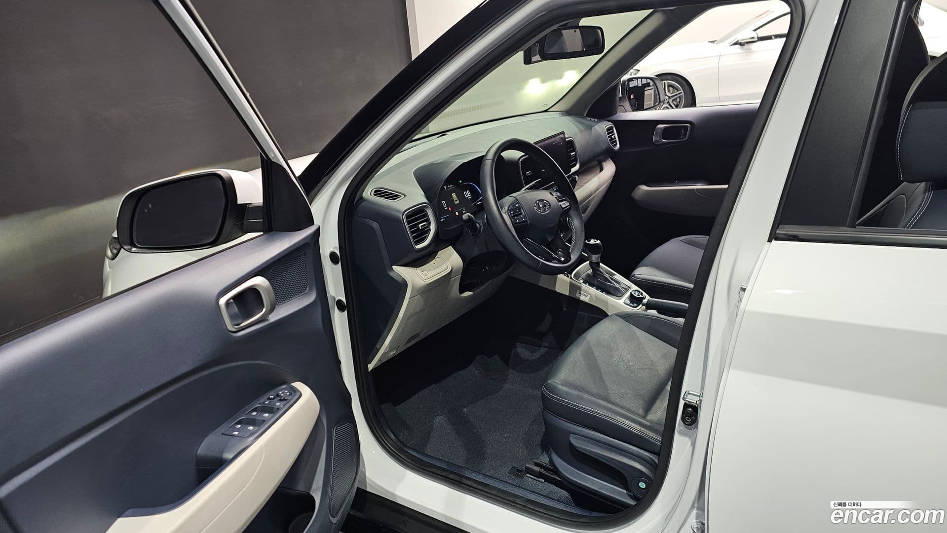 Main__Slider__Photo:Venue Hyundai 2025.6-9