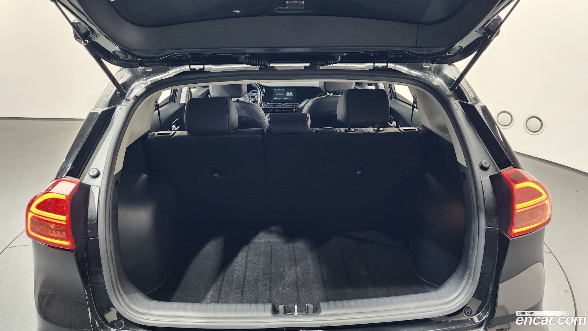 Main__Slider__Photo:Niro Kia 2021.9-17
